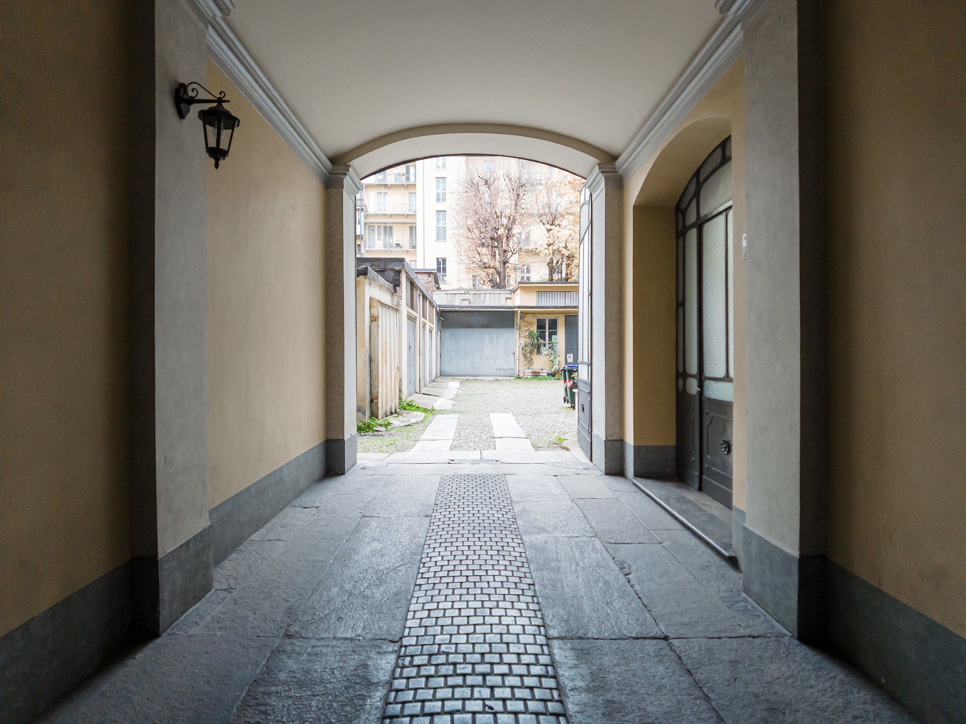 Immagine 29 di Bilocale in vendita  in Via Bertola a Torino