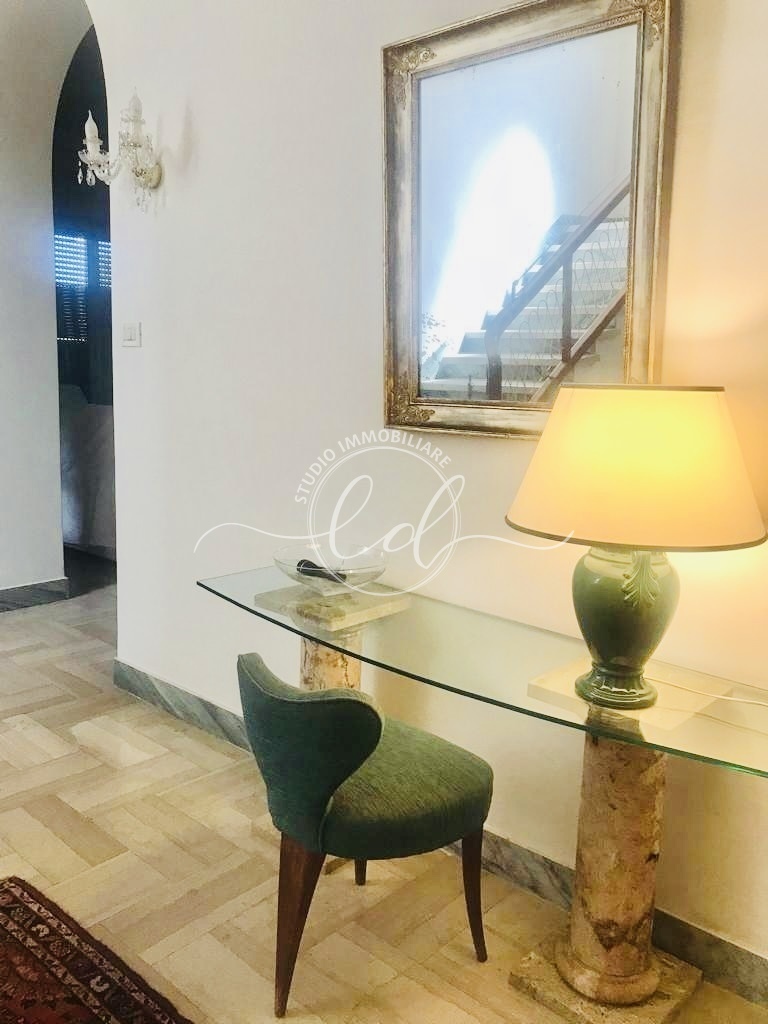 Immagine 10 di Villa in affitto  a Camaiore