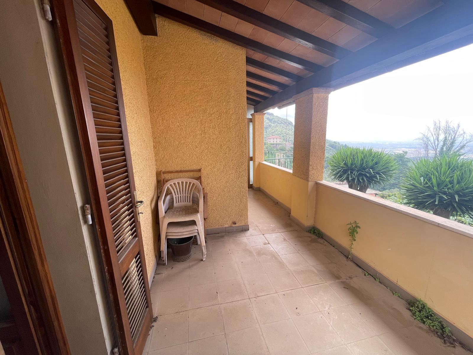 Immagine 33 di Porzione di casa in vendita  a Pietrasanta