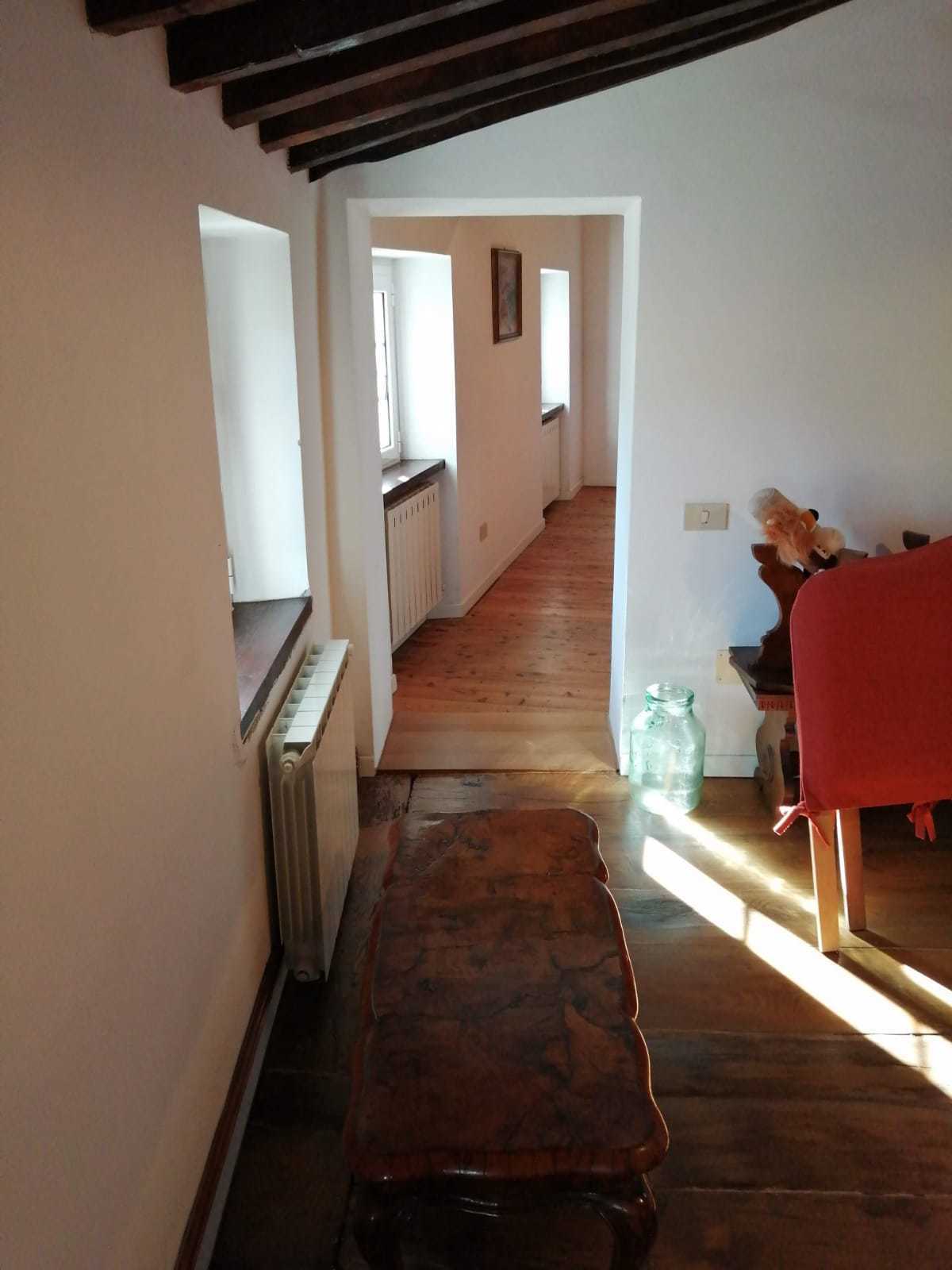 Immagine 49 di Porzione di casa in vendita  a Seravezza