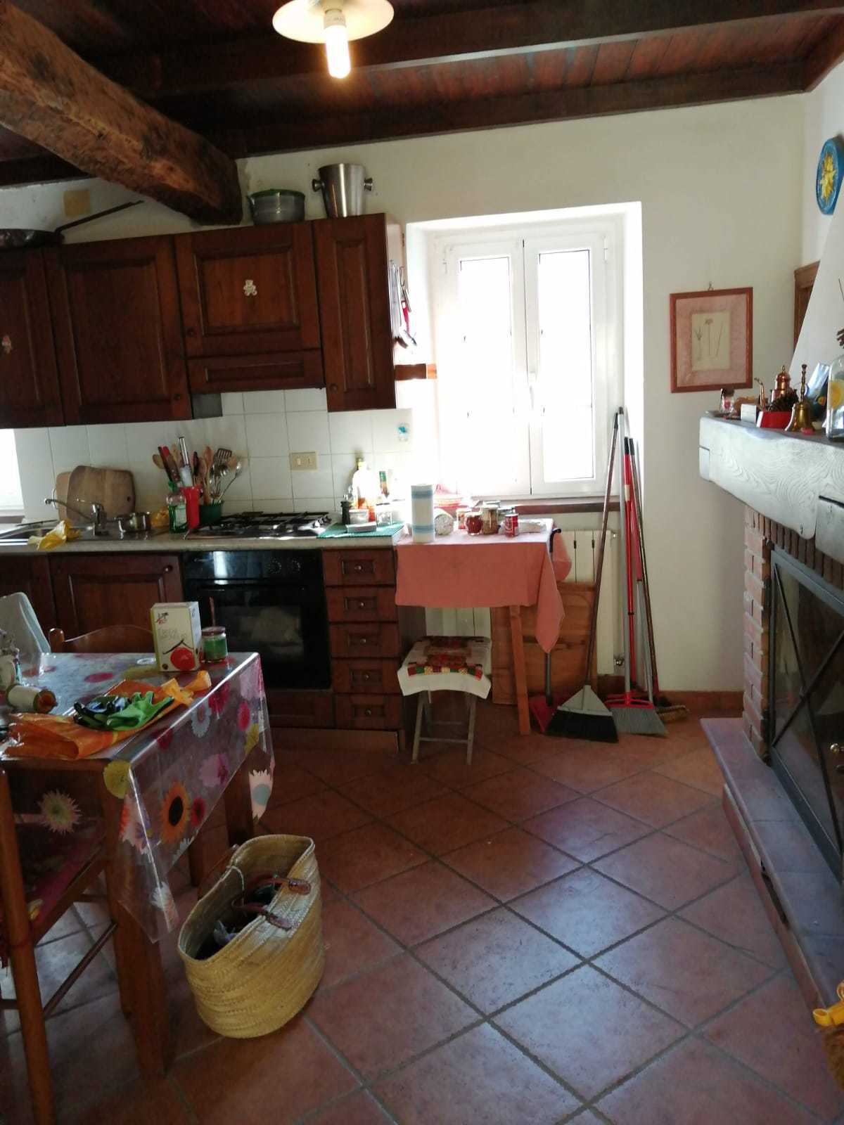 Immagine 33 di Porzione di casa in vendita  a Seravezza