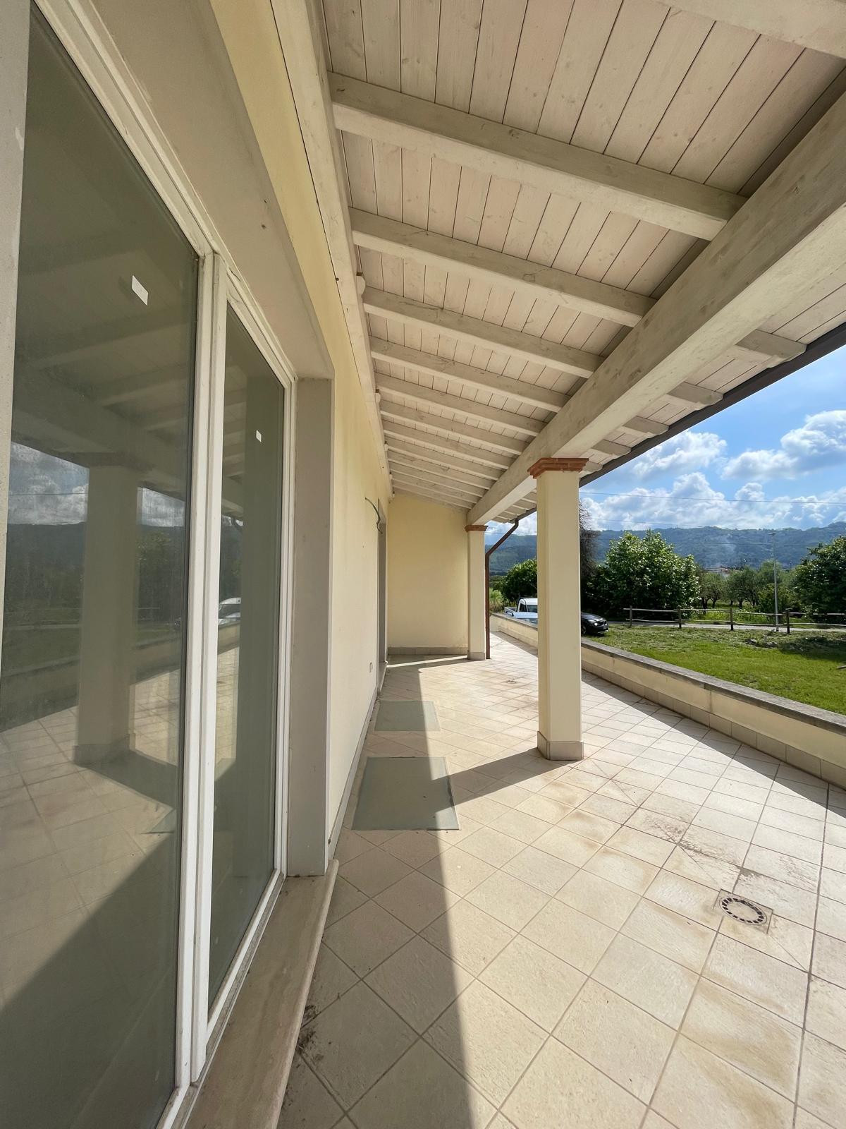 Immagine 25 di Villa in vendita  a Camaiore