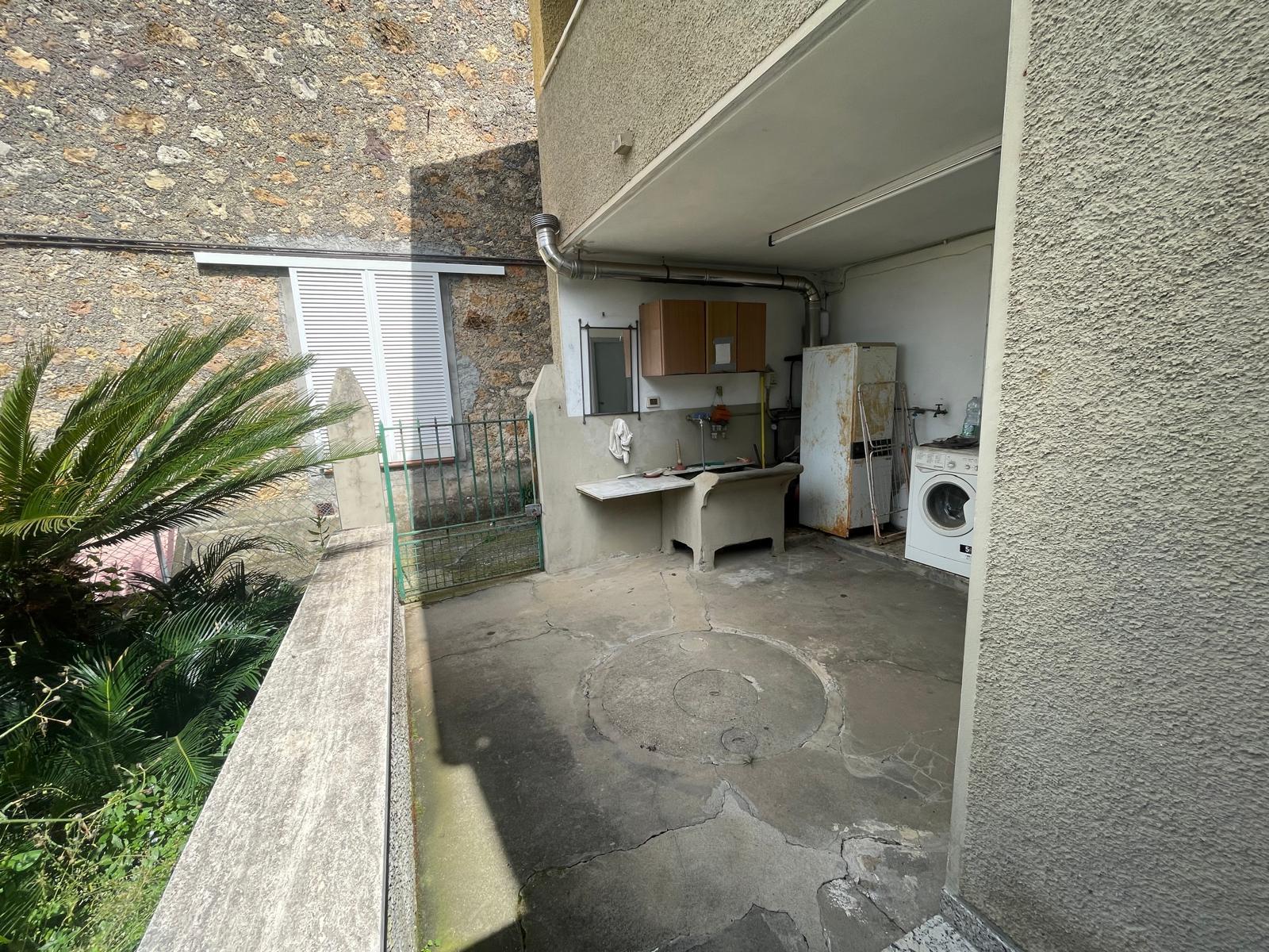 Immagine 11 di Porzione di casa in vendita  a Pietrasanta