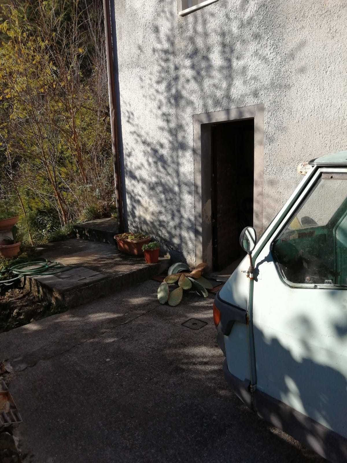 Immagine 5 di Porzione di casa in vendita  a Seravezza