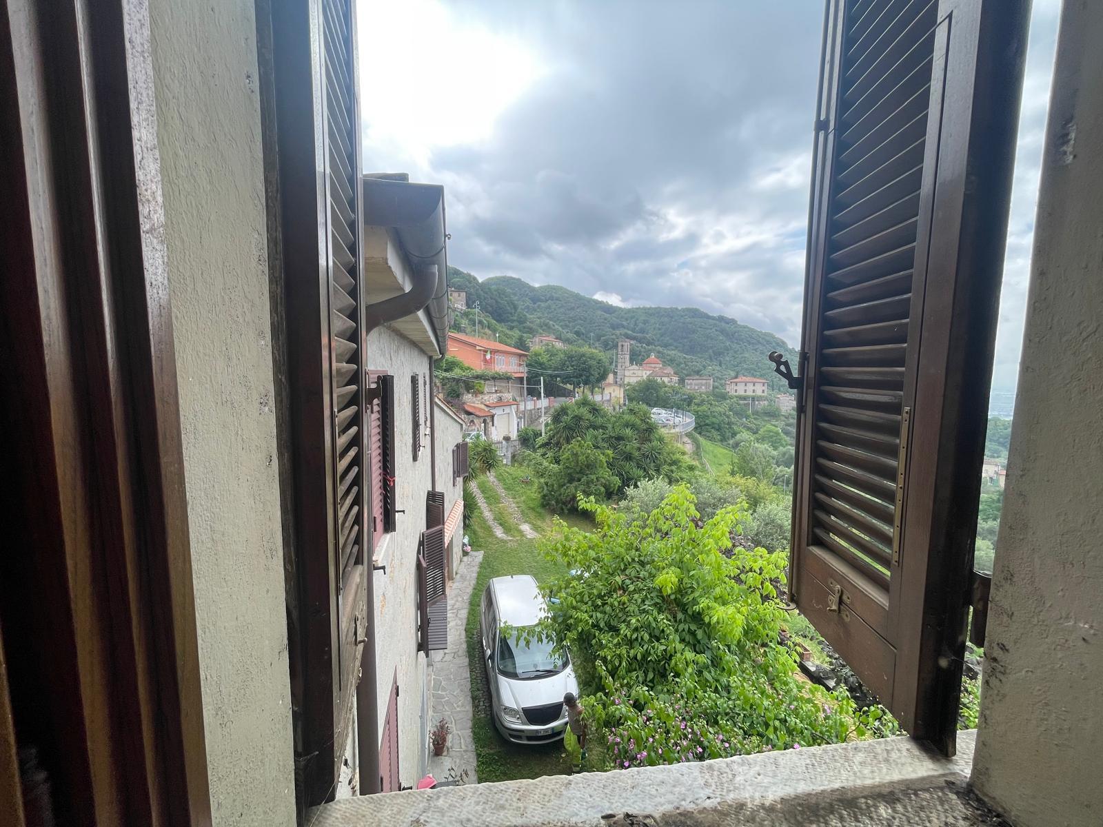 Immagine 54 di Porzione di casa in vendita  a Pietrasanta