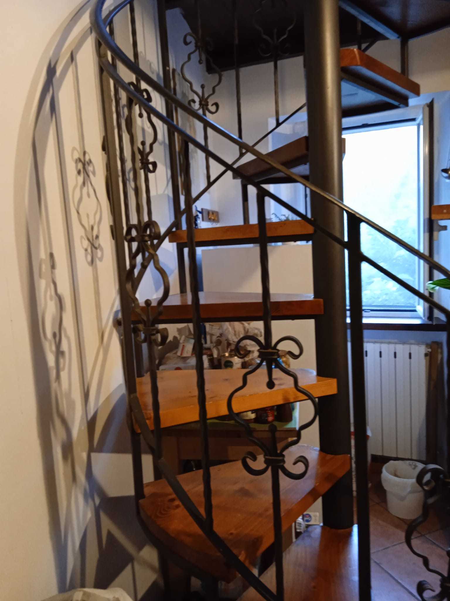 Immagine 57 di Porzione di casa in vendita  a Seravezza