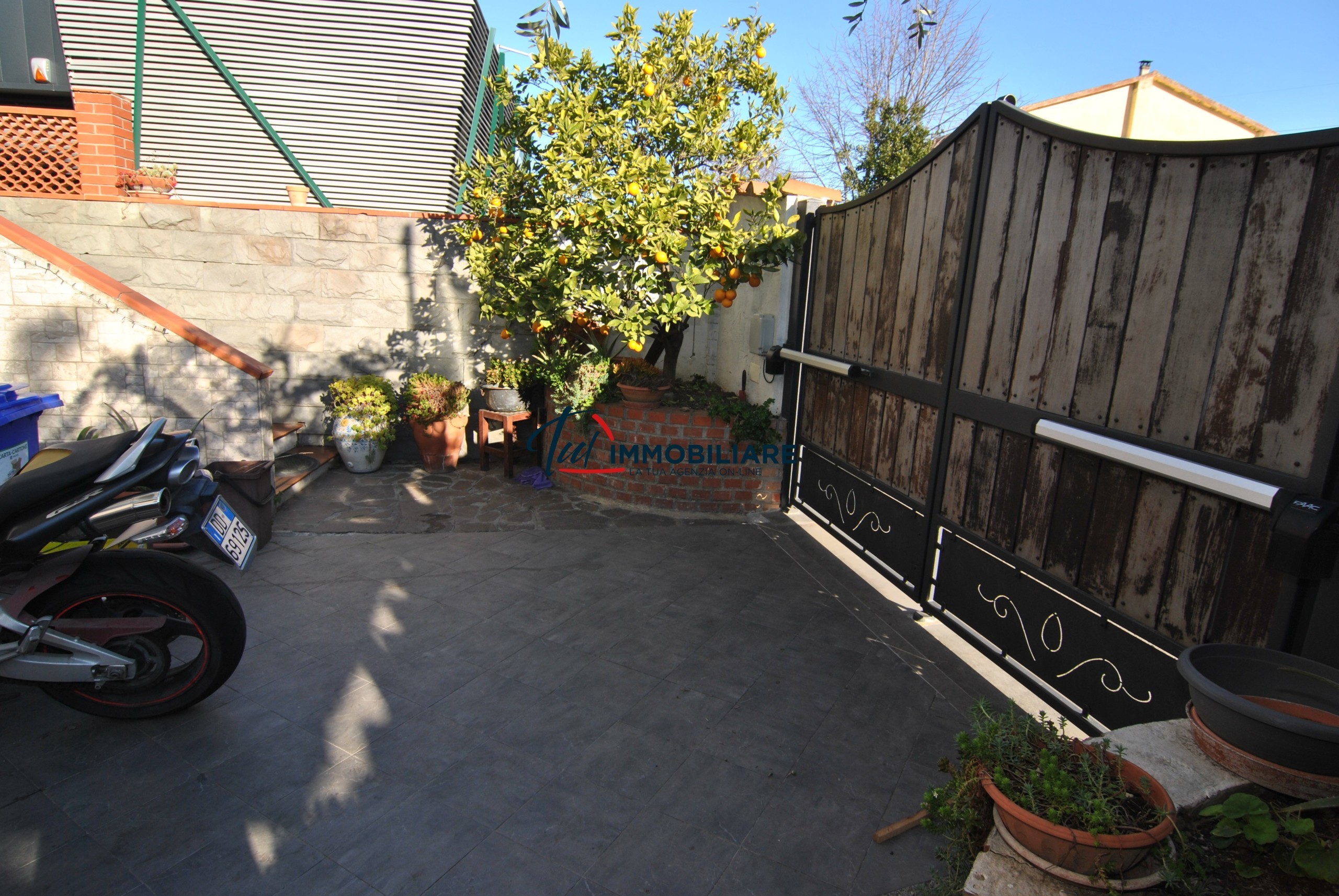 Immagine 21 di Casa bifamiliare in vendita  in Via F. Rontini 10 a Livorno