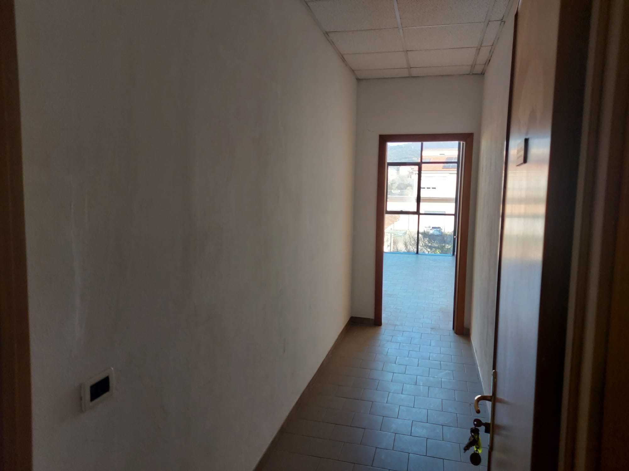 Immagine 3 di Ufficio in vendita  in Strada Statale 1 111 a Sarzana