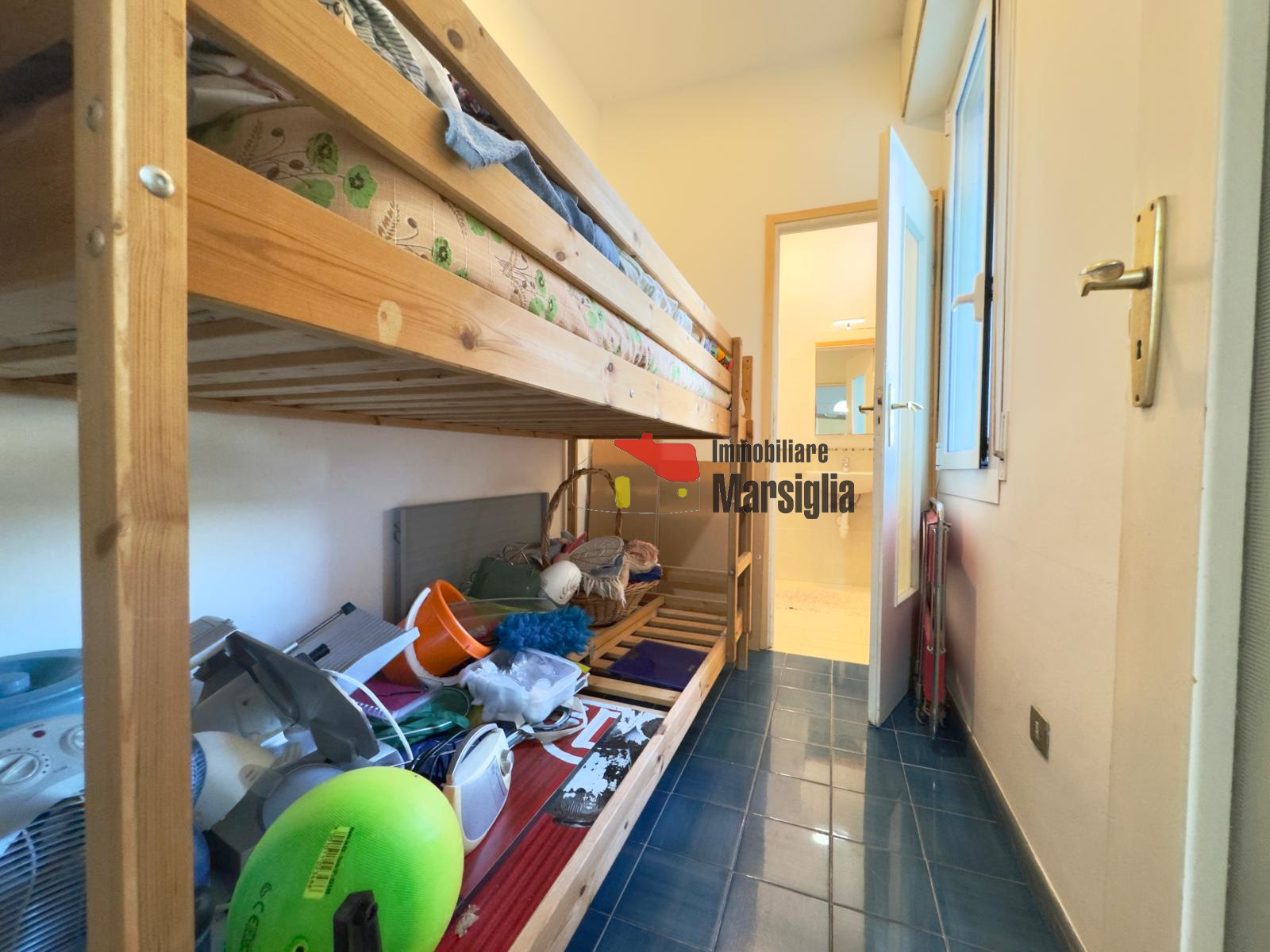 Immagine 19 di Quadrilocale in vendita  in Via Legnano 8 a San Remo