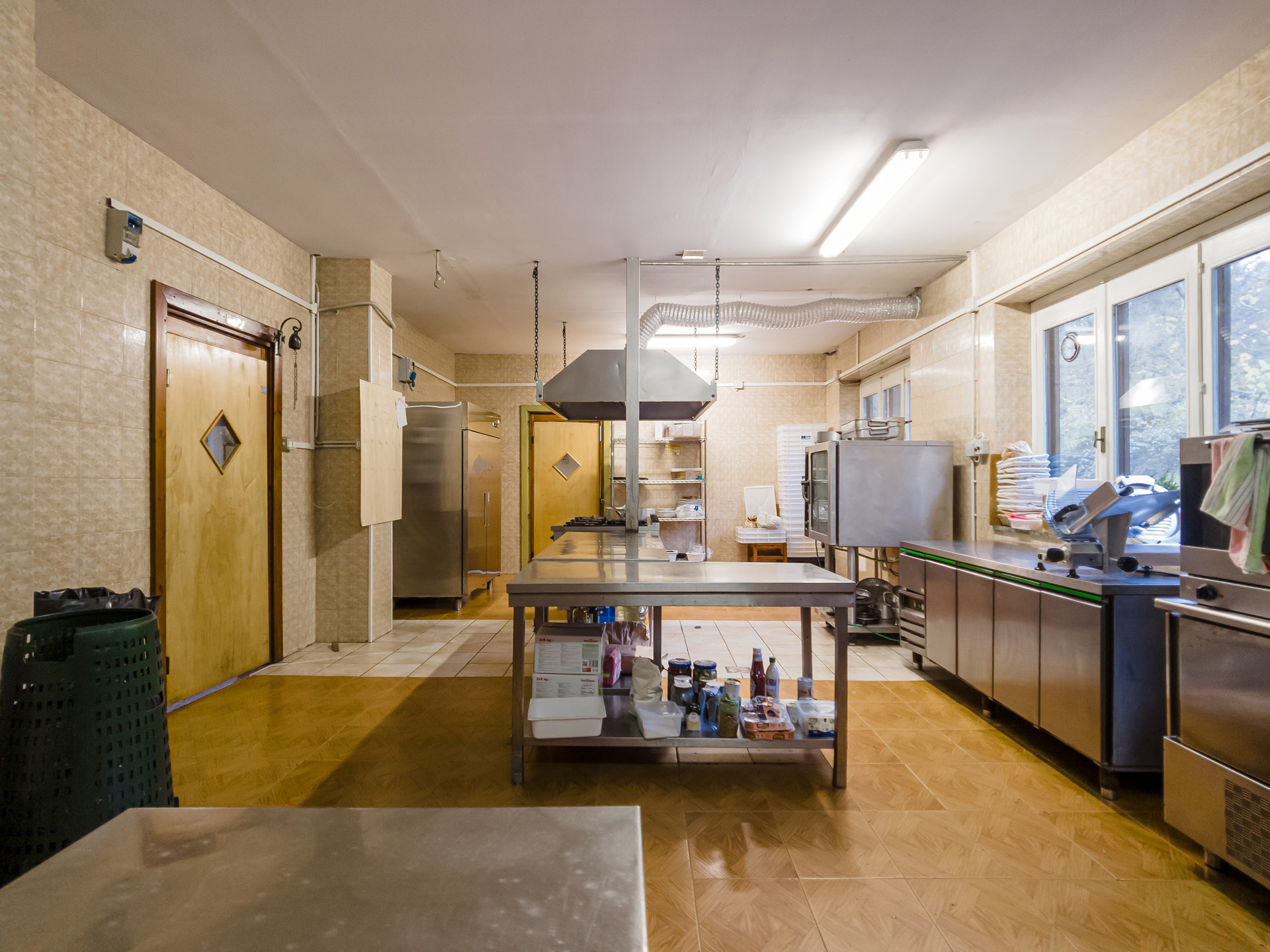 Immagine 25 di Bar / Ristorante in vendita  in Via Losa a Pessinetto