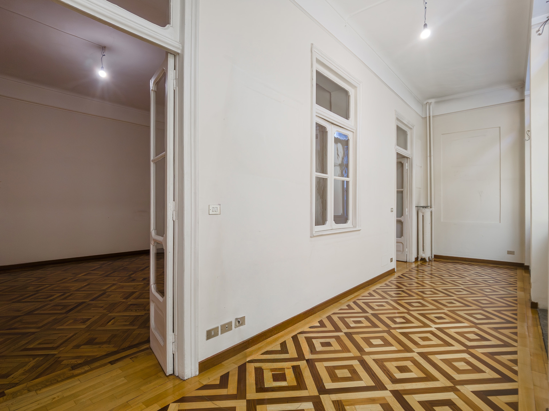 Immagine 12 di Pentalocale in vendita  in Corso Re Umberto a Torino