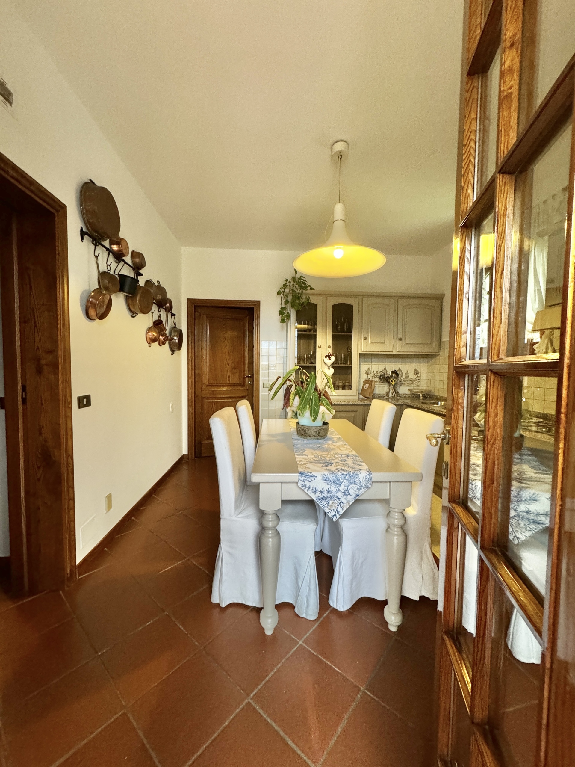 Immagine 2 di Villa in affitto  a Pietrasanta