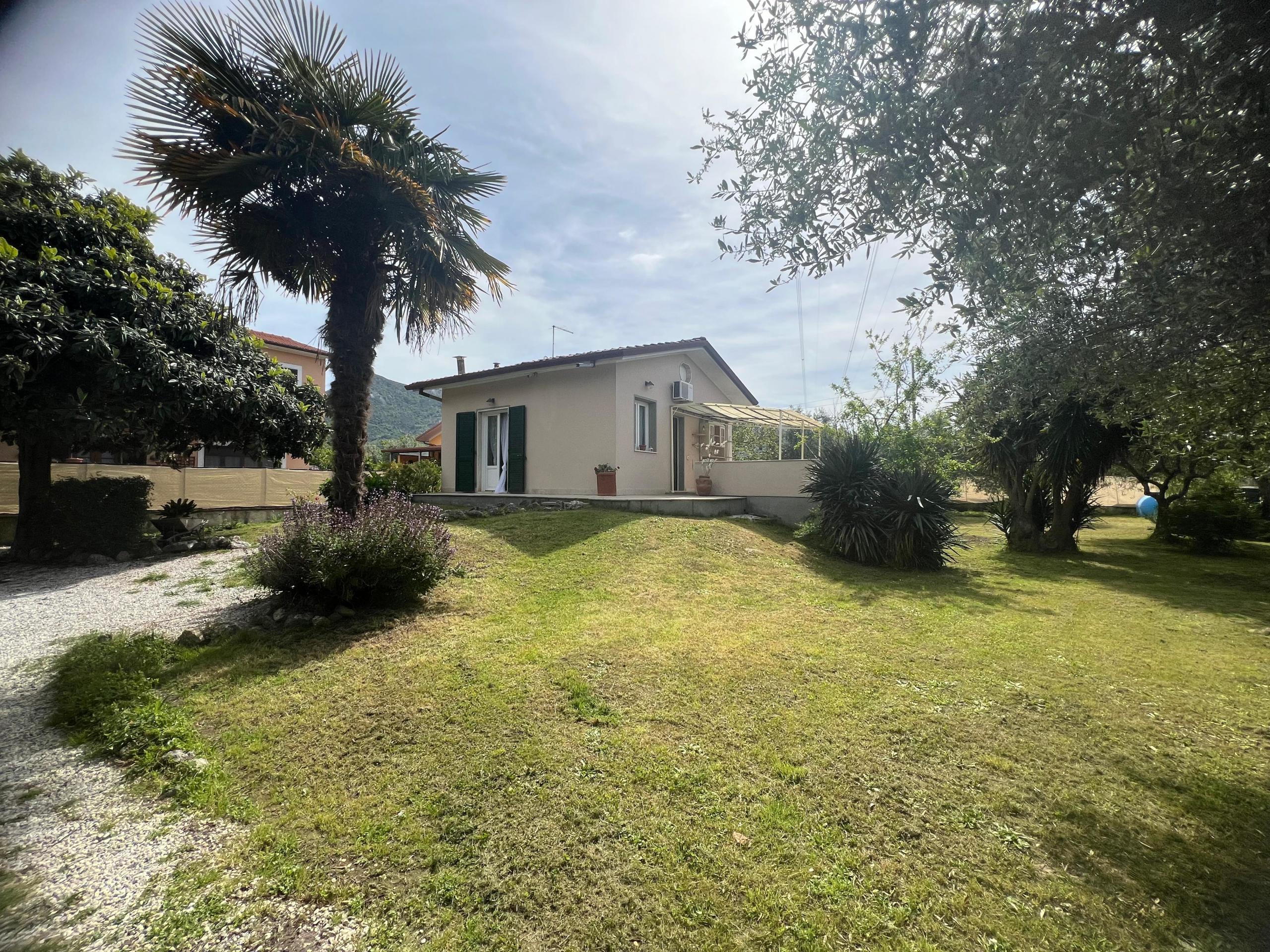 Immagine 17 di Porzione di casa in affitto  a Seravezza