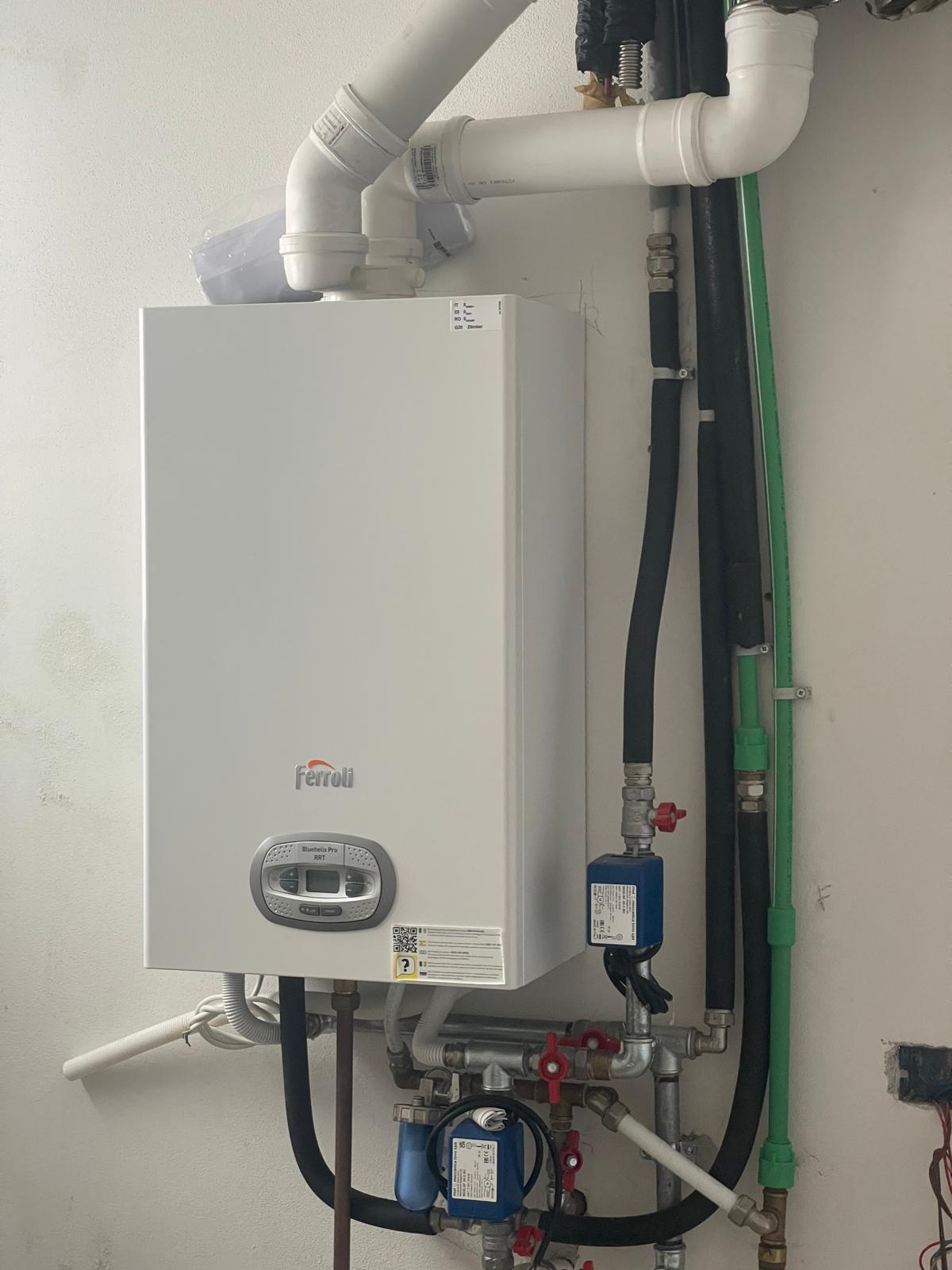 Immagine 32 di Villa in vendita  a Camaiore