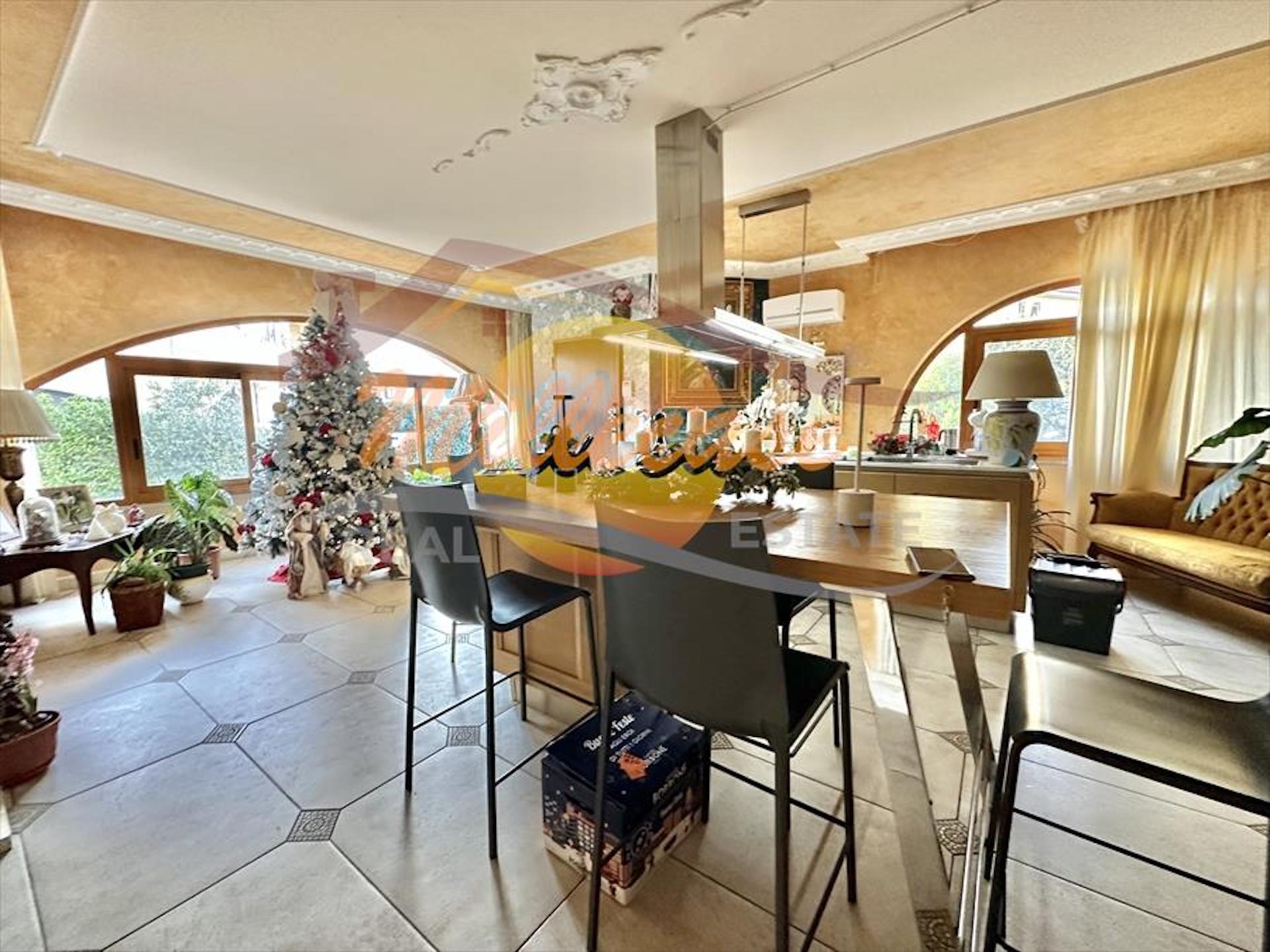 Immagine 6 di Casa bifamiliare in vendita  in Traversa Sinerchia a Siracusa