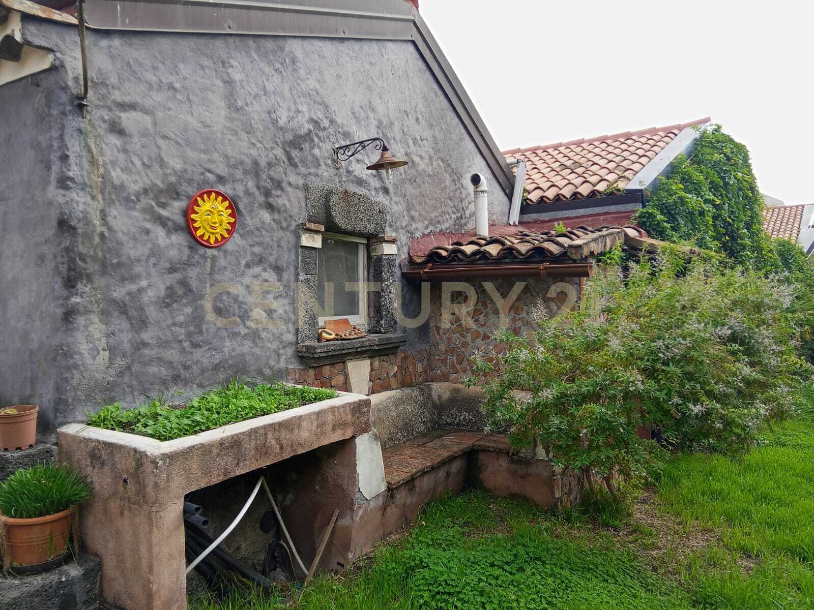 Immagine 83 di Villa in vendita  in Via Calvario 43 a Mascalucia