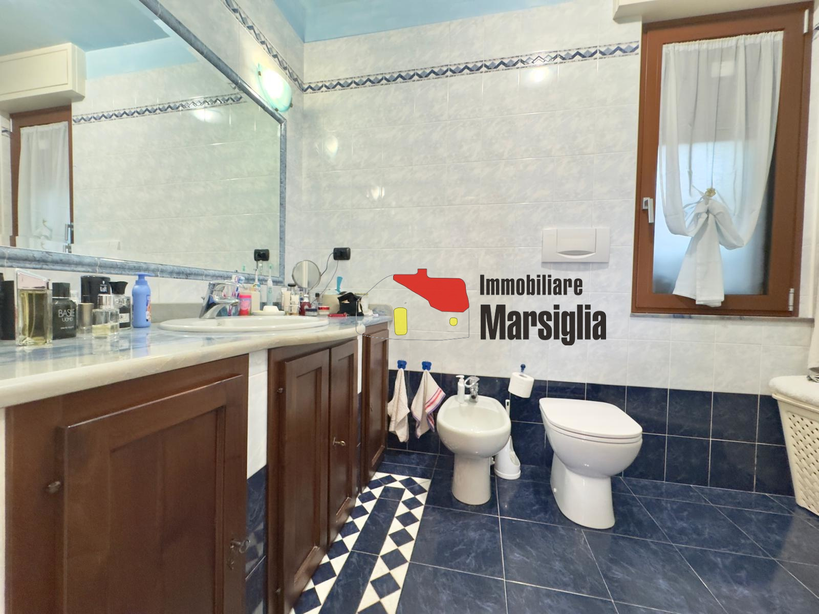 Immagine 19 di Quadrilocale in vendita  in Via Padre Semeria 430 a San Remo