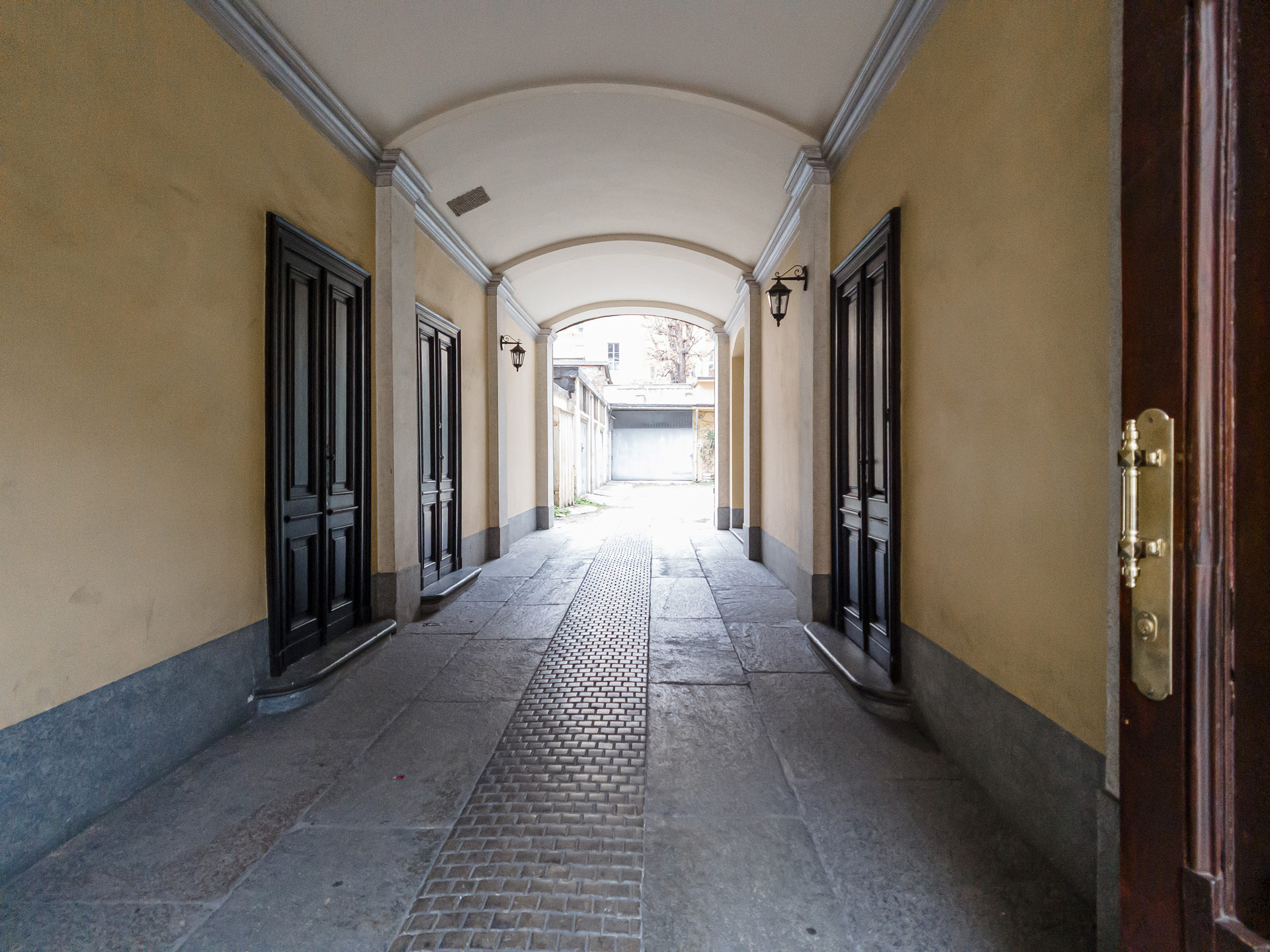 Immagine 30 di Bilocale in vendita  in Via Bertola a Torino
