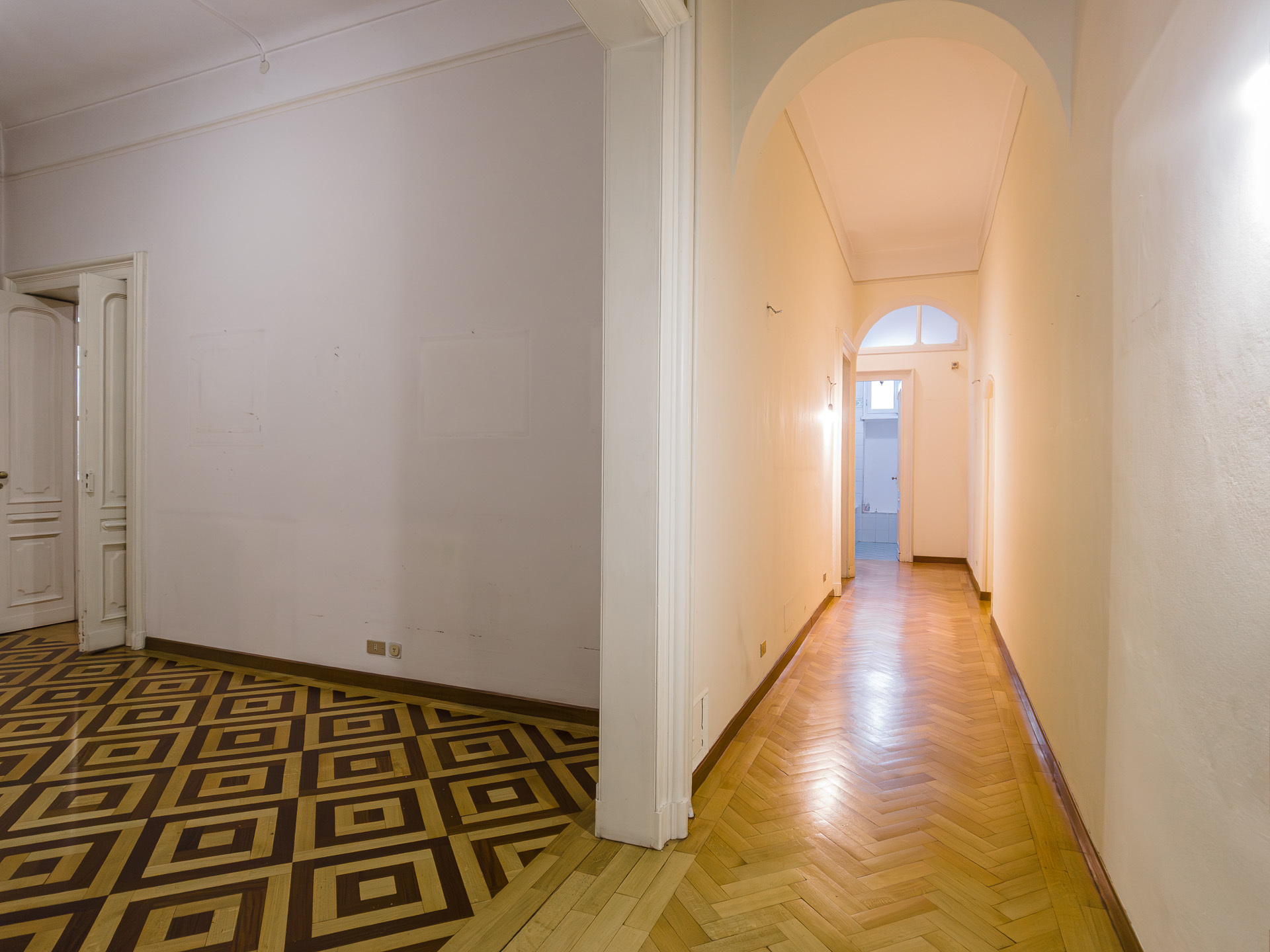 Immagine 9 di Pentalocale in vendita  in Corso Re Umberto a Torino