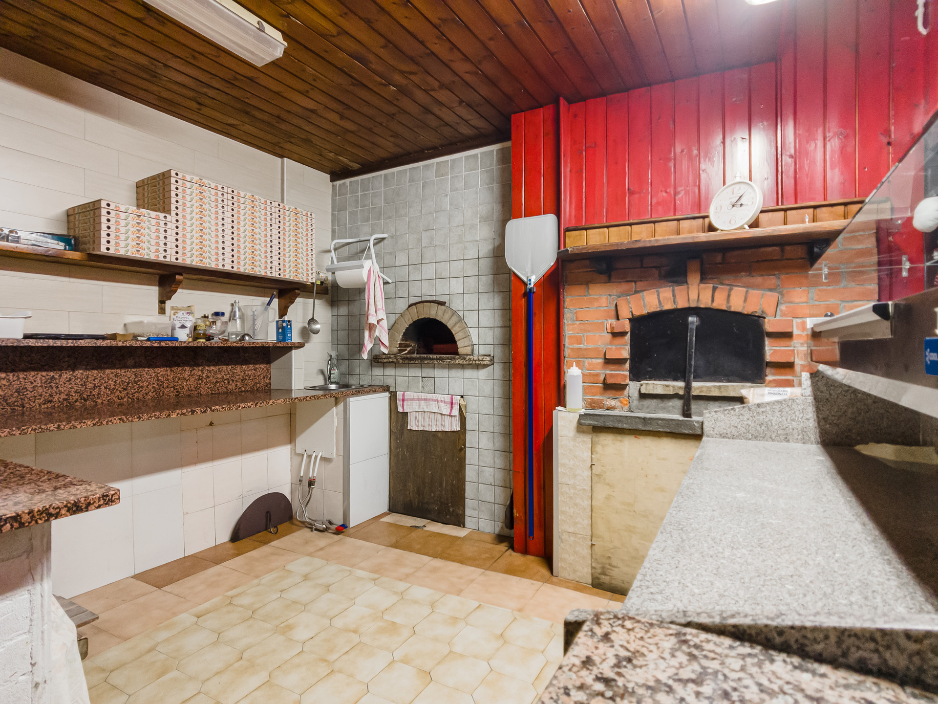 Immagine 19 di Bar / Ristorante in vendita  in Via Losa a Pessinetto