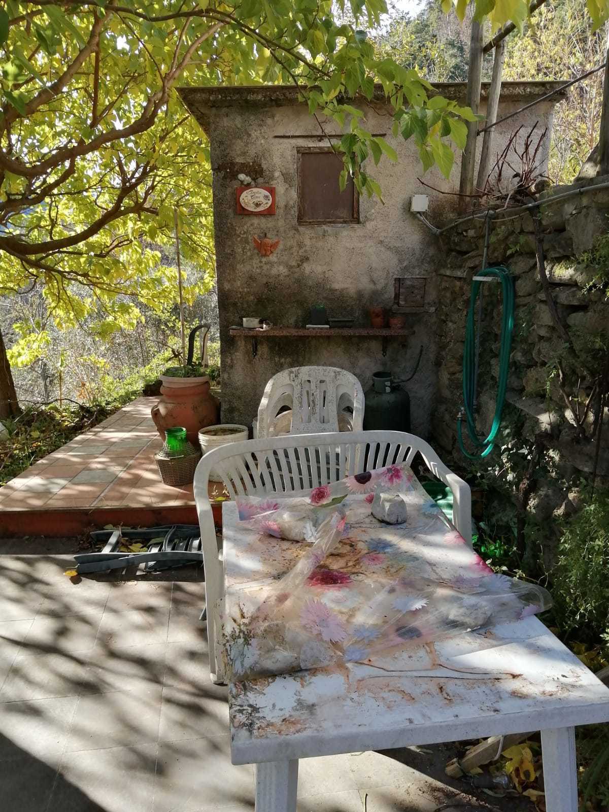 Immagine 25 di Porzione di casa in vendita  a Seravezza