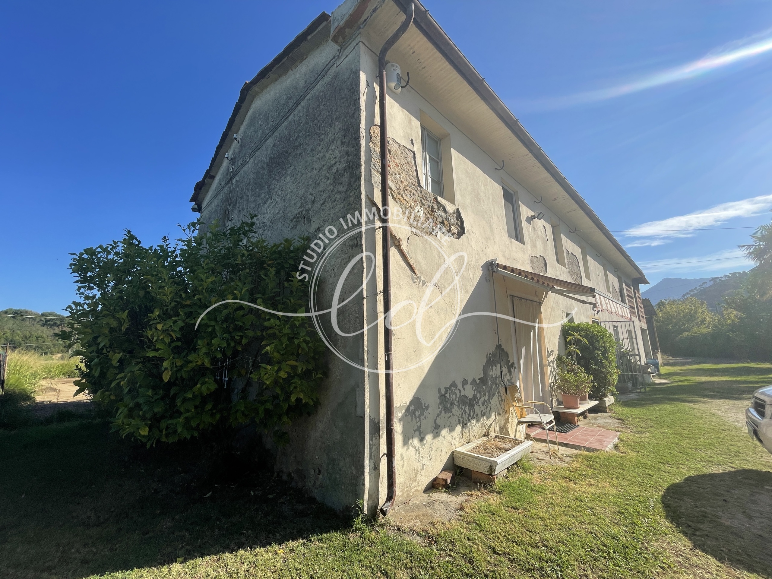 Immagine 34 di Rustico / casale in vendita  a Camaiore