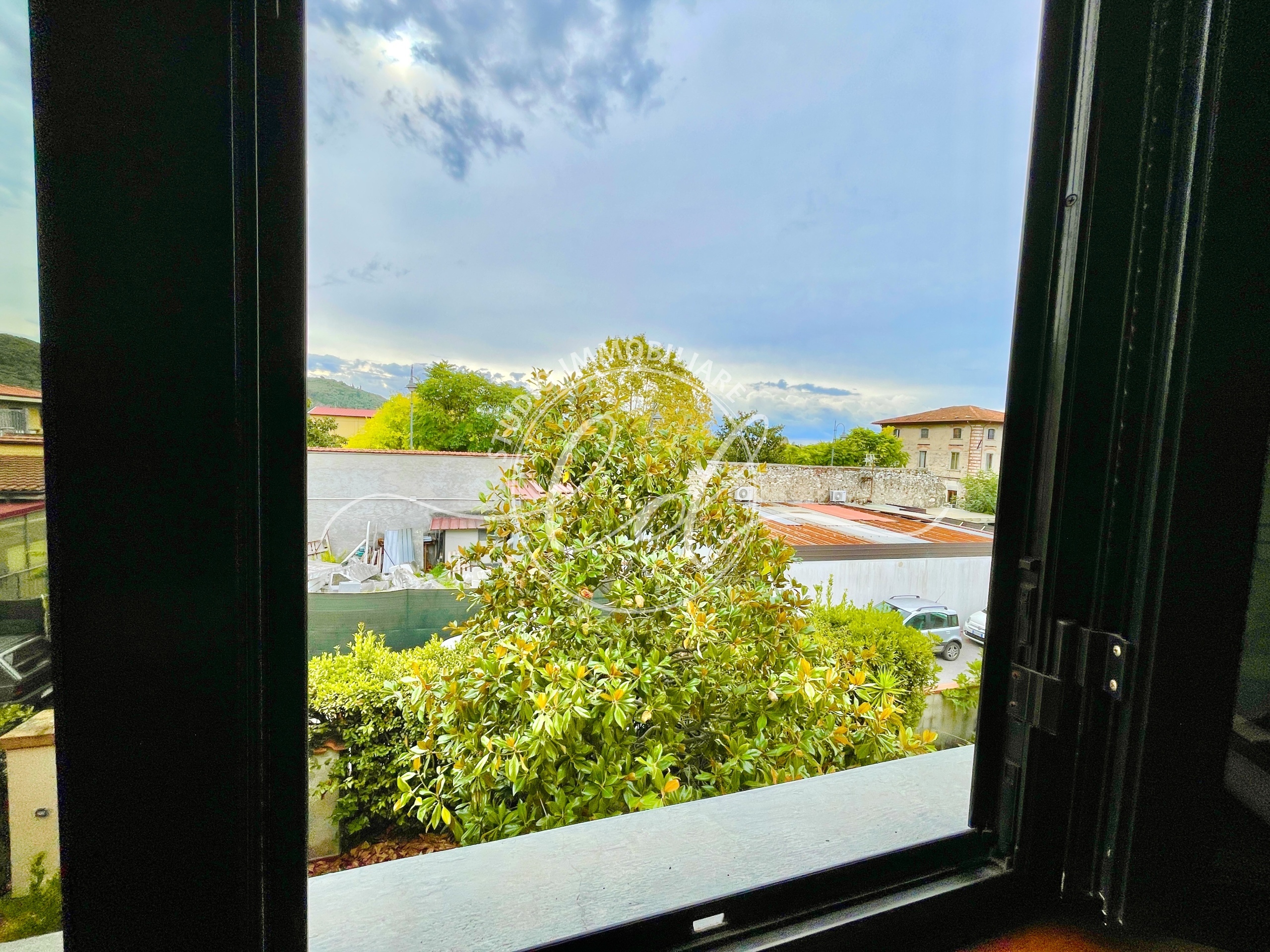 Immagine 11 di Porzione di casa in vendita  a Pietrasanta