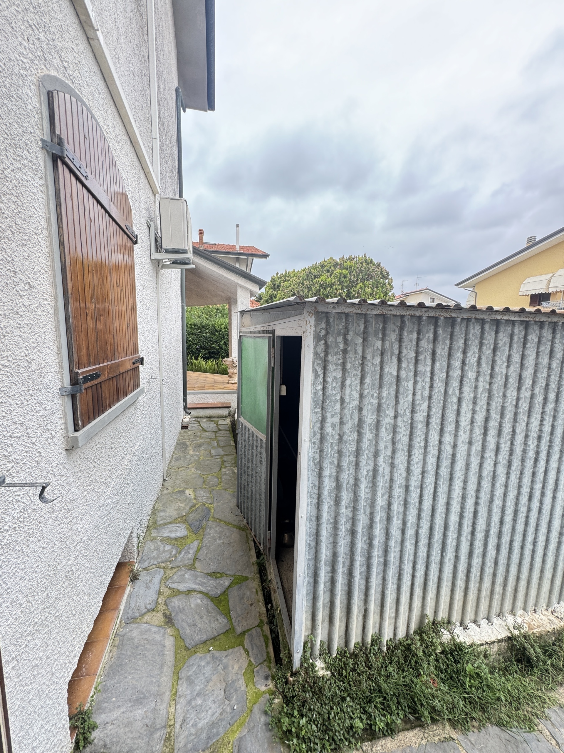 Immagine 19 di Casa indipendente in vendita  a Viareggio