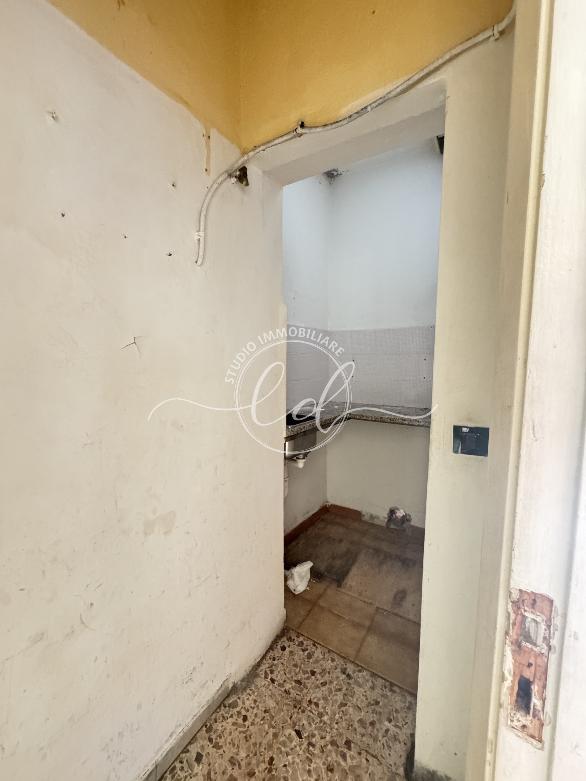 Immagine 13 di Locale commerciale in vendita  a Montignoso