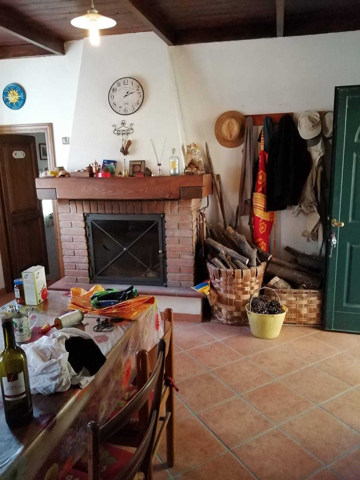 Immagine 34 di Porzione di casa in vendita  a Seravezza