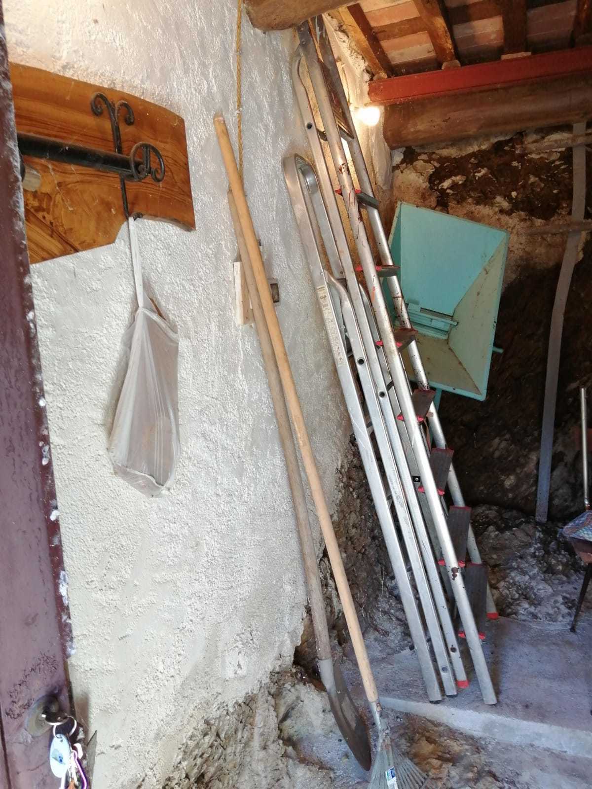 Immagine 8 di Porzione di casa in vendita  a Seravezza