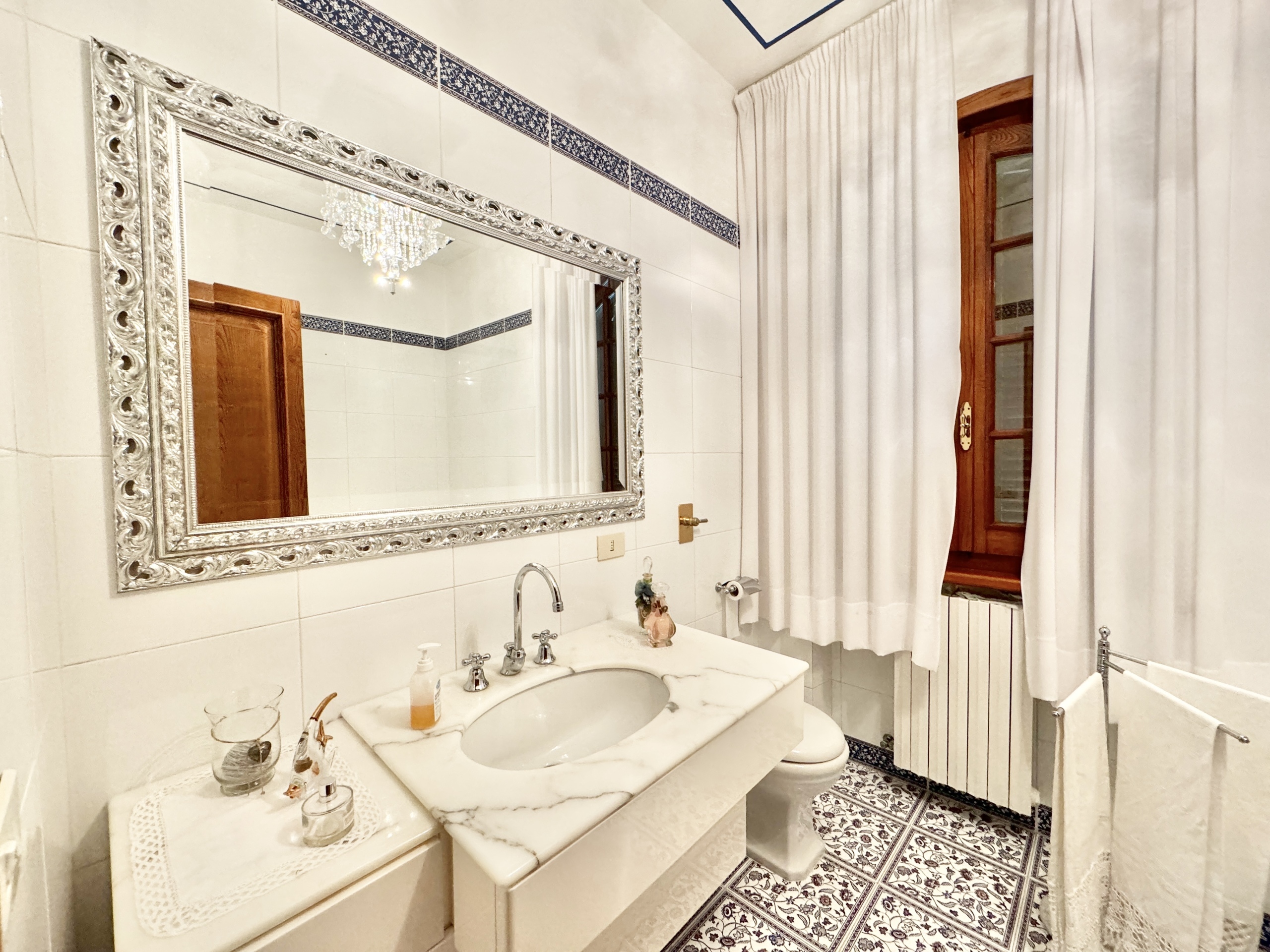 Immagine 32 di Villa in affitto  a Pietrasanta