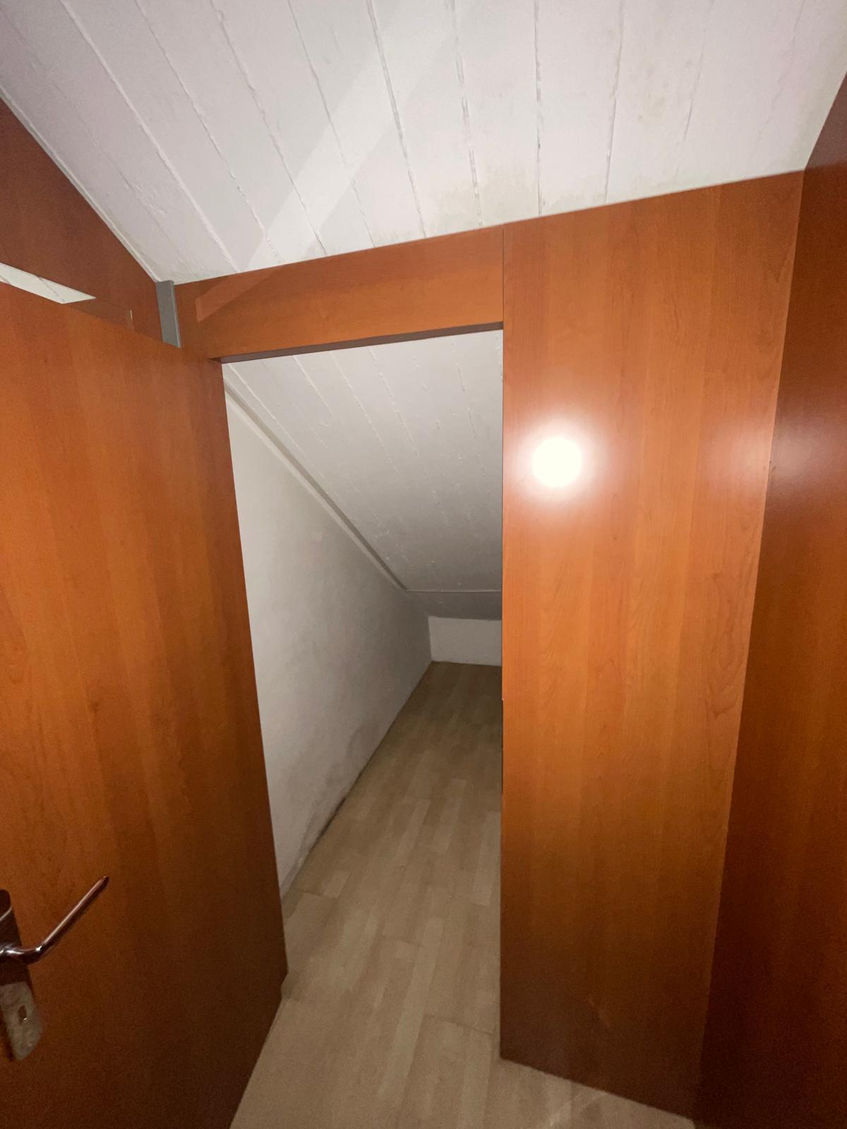 Immagine 18 di Capannone industriale in affitto  a Camaiore