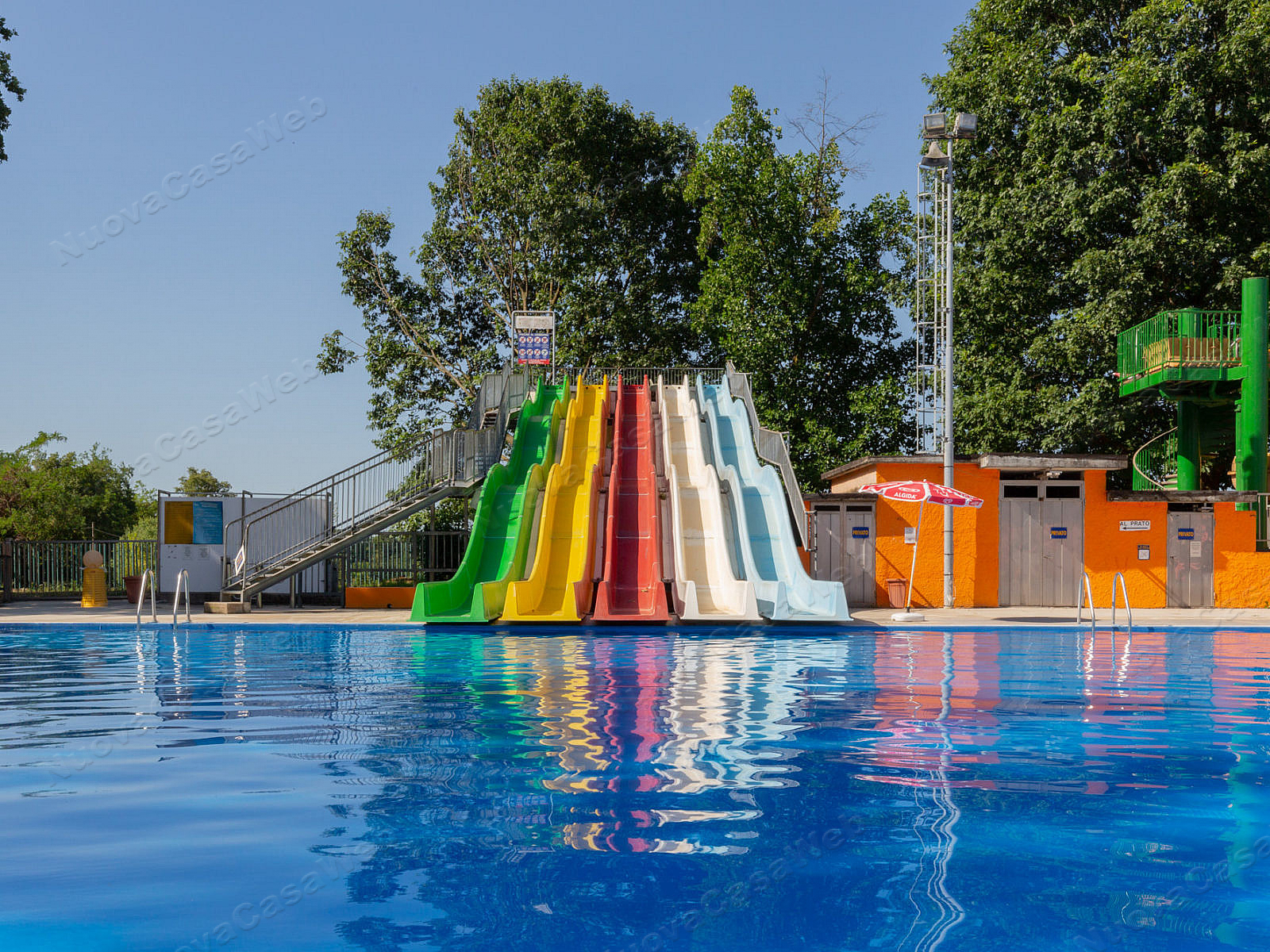 Immagine 1 di Attività commerciale in vendita  in Via del Laghetto 6 a Limbiate