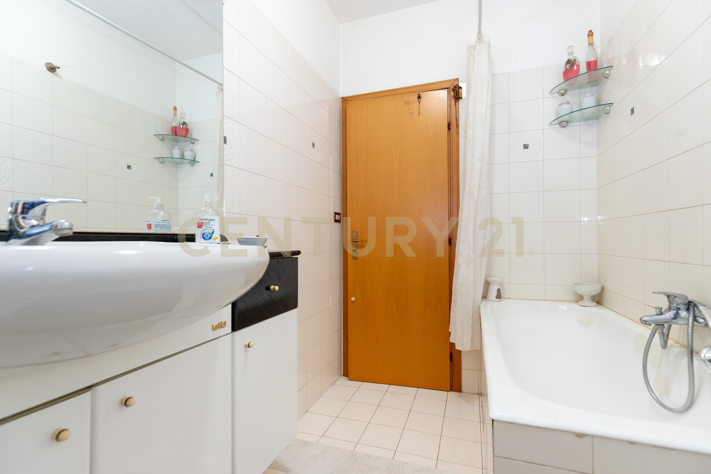 Immagine 42 di Appartamento in vendita  in Via Giovanni Guglielmino 74 a Tremestieri Etneo