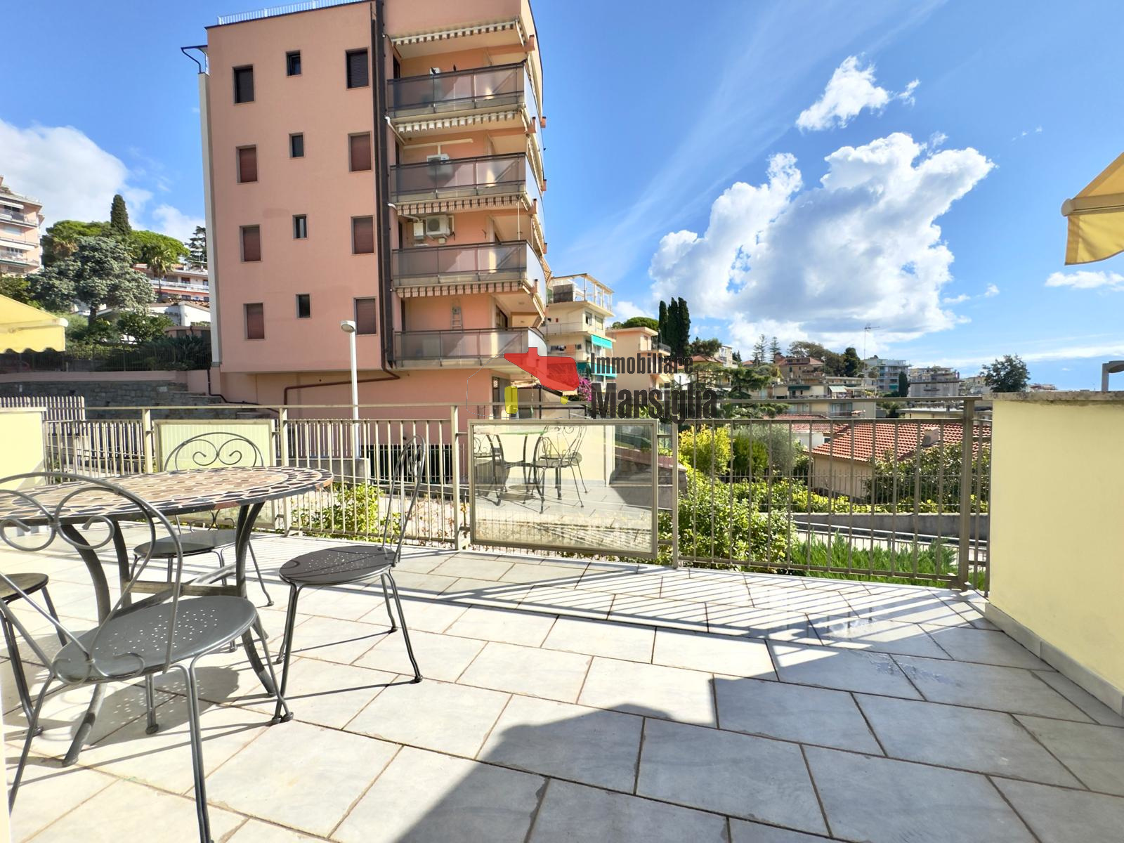 Immagine 4 di Bilocale in vendita  in Via Franco Alfano 35 a San Remo