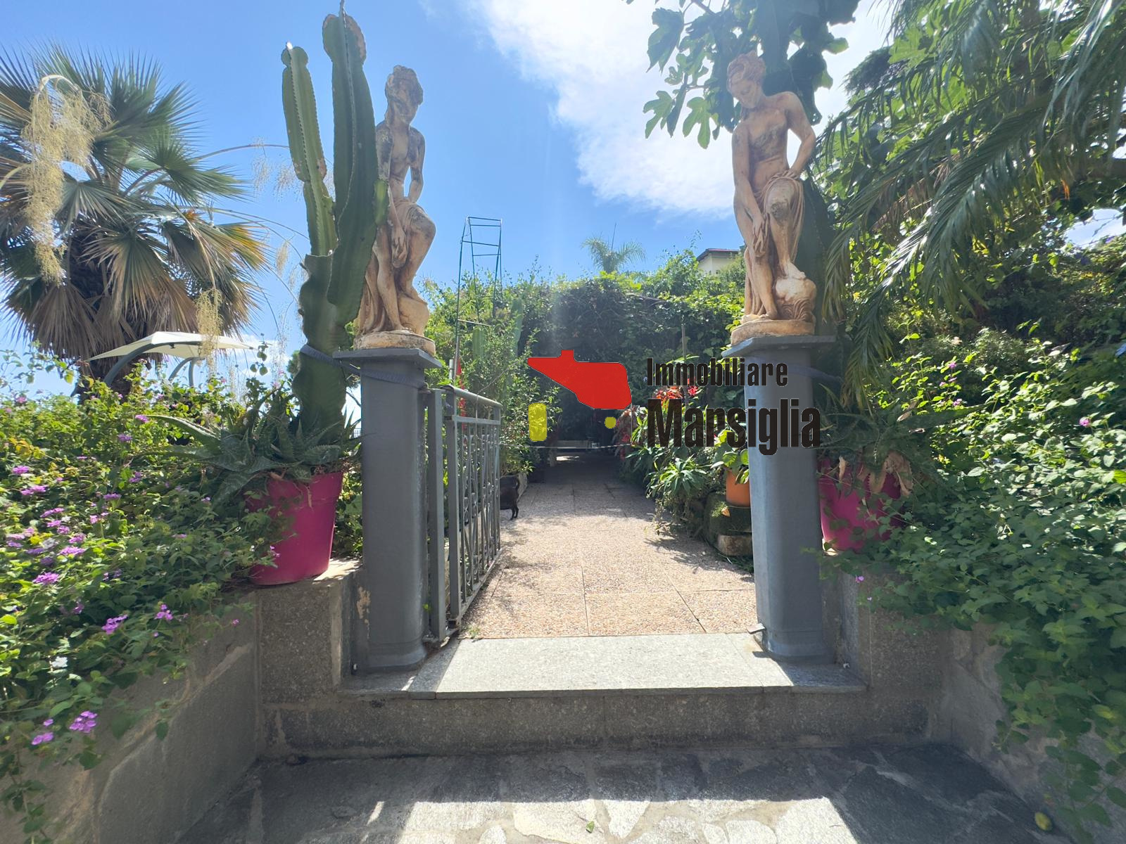 Immagine 33 di Quadrilocale in vendita  in Via Padre Semeria 430 a San Remo