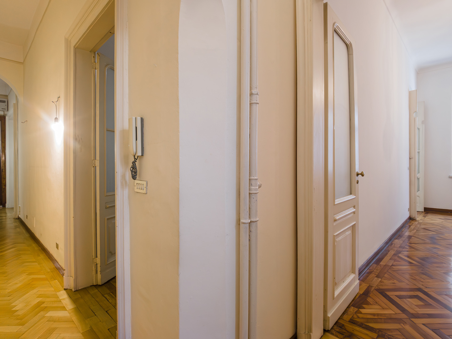 Immagine 19 di Pentalocale in vendita  in Corso Re Umberto a Torino