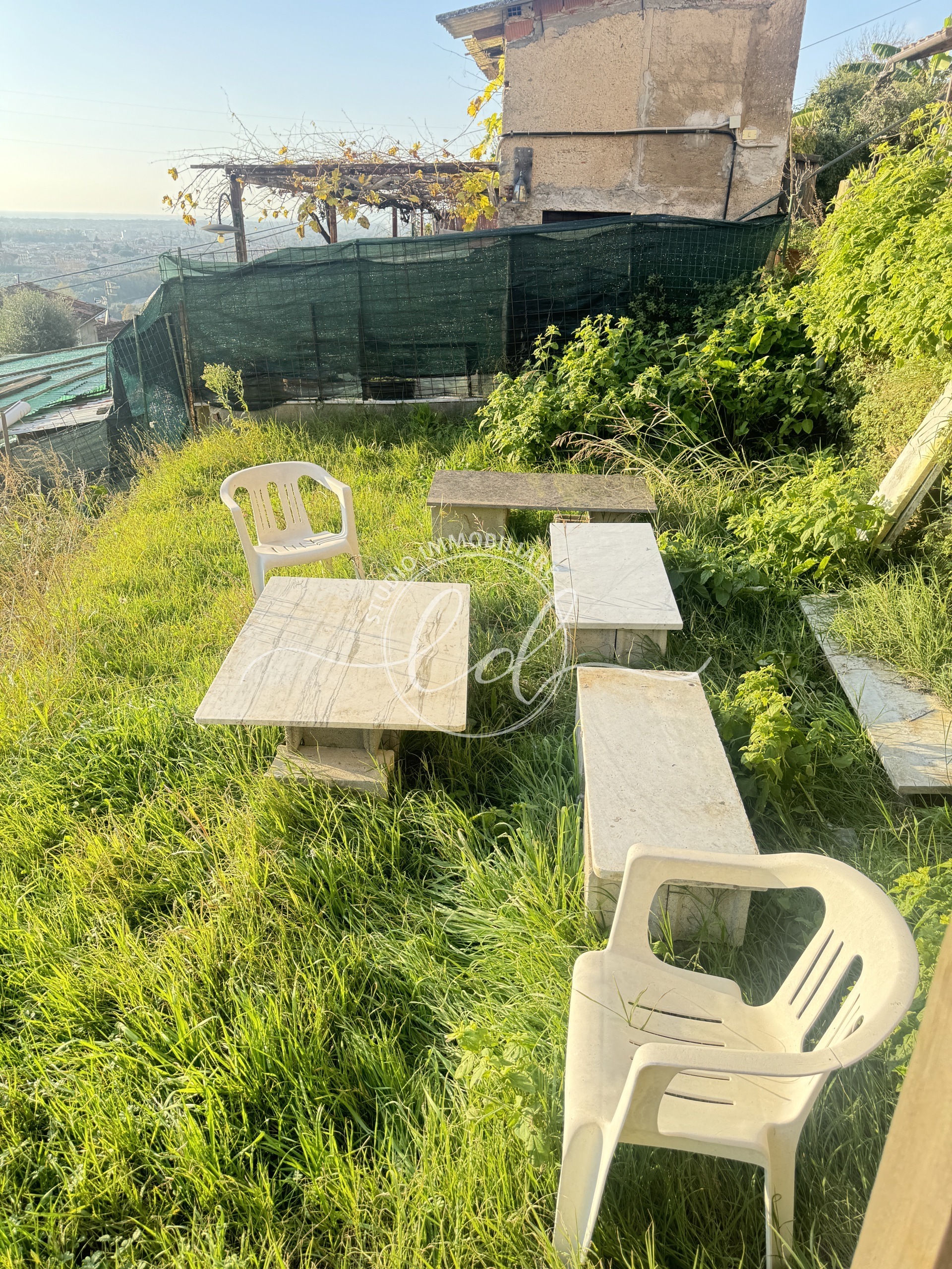 Immagine 38 di Porzione di casa in vendita  a Pietrasanta