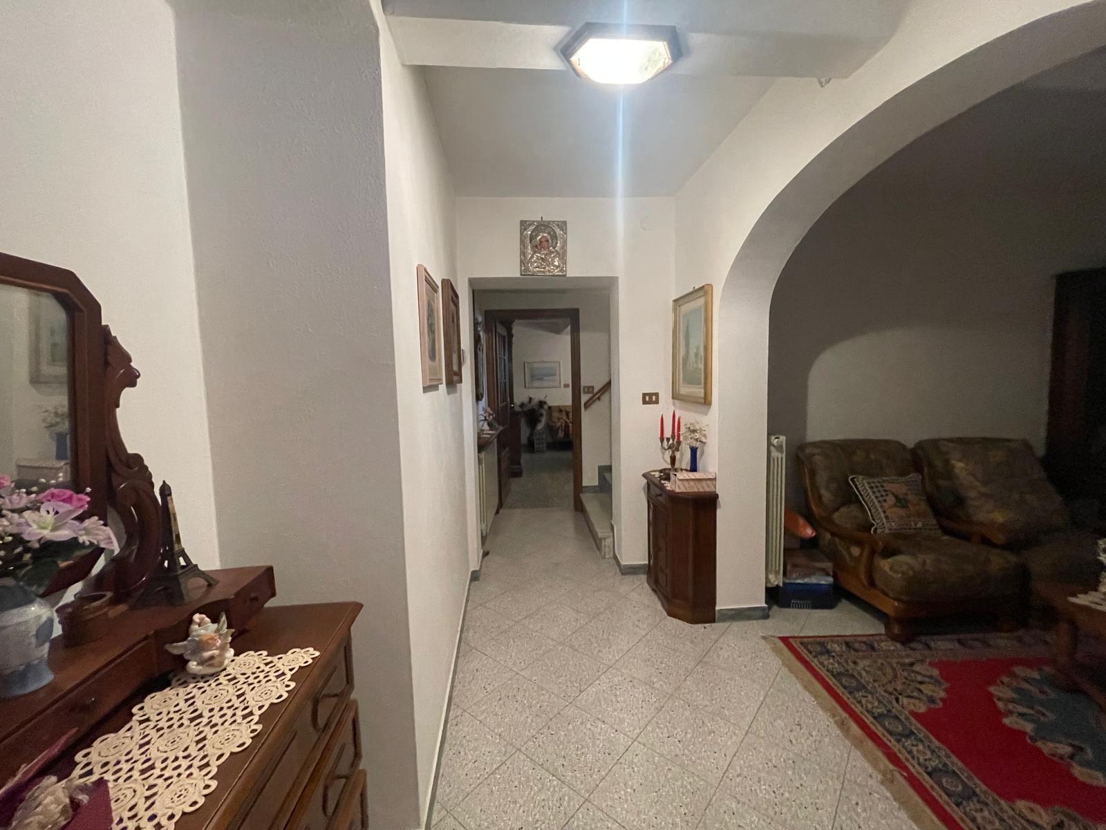Immagine 42 di Porzione di casa in vendita  a Pietrasanta