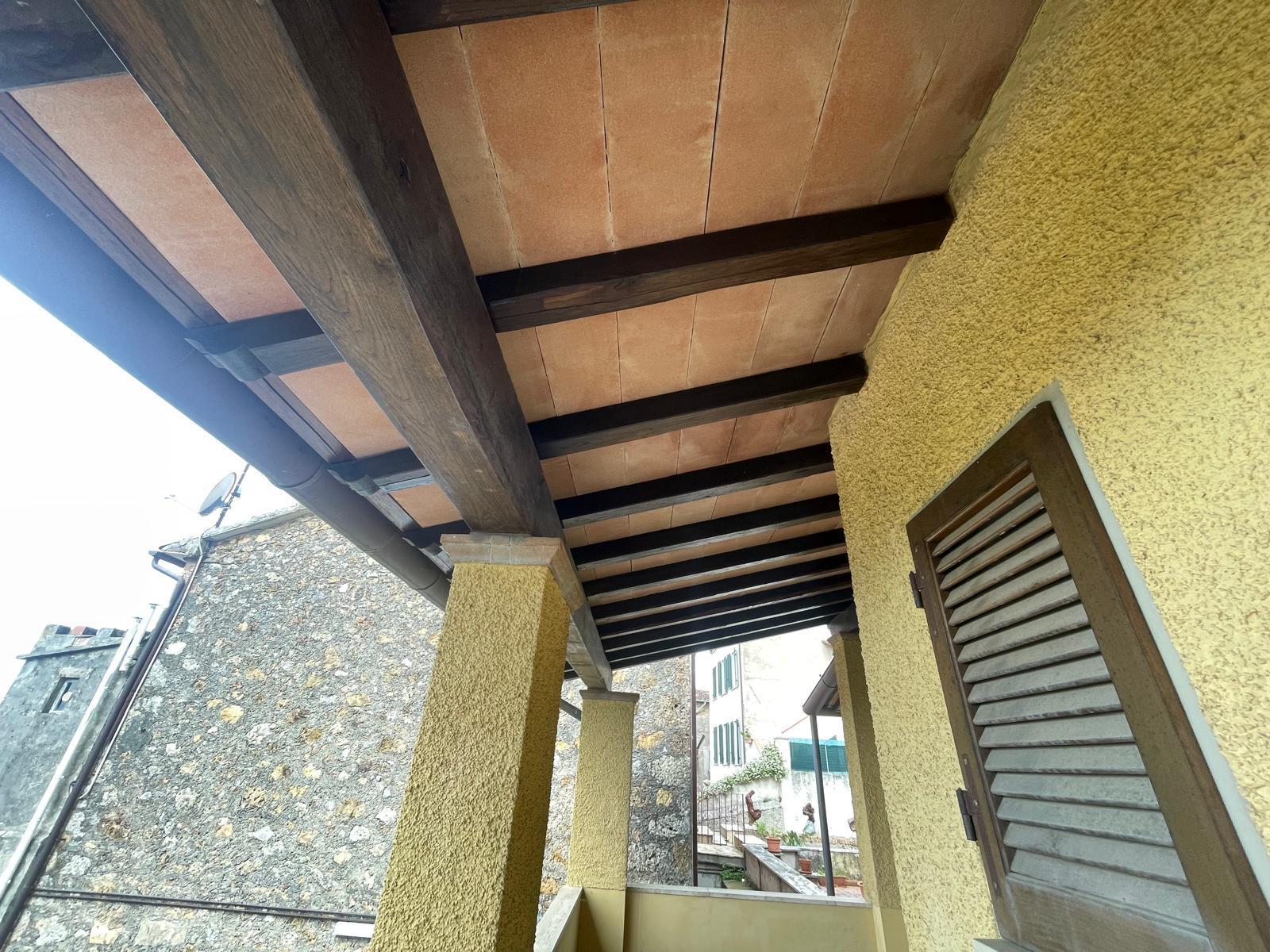 Immagine 68 di Porzione di casa in vendita  a Pietrasanta