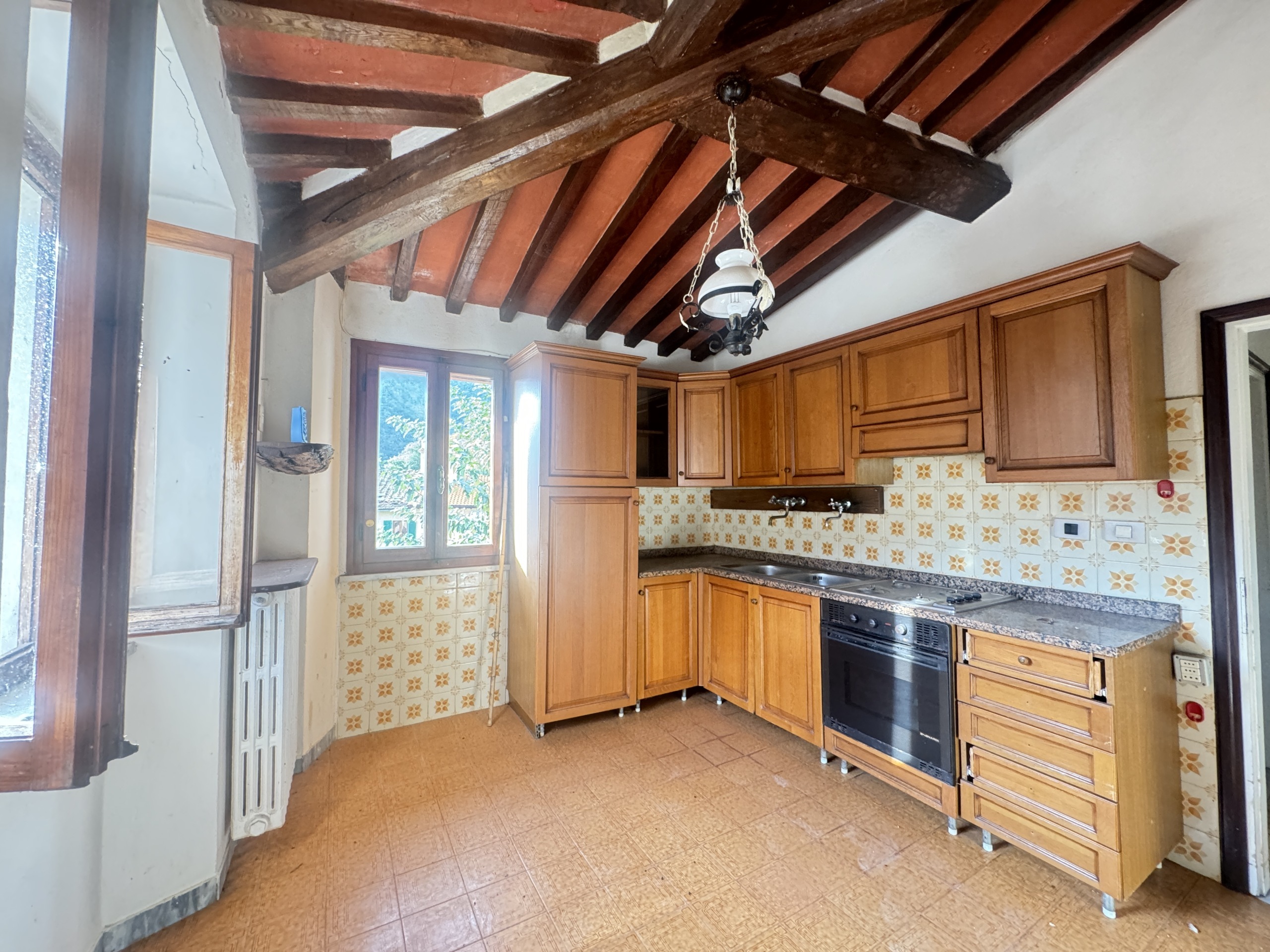 Immagine 12 di Porzione di casa in vendita  a Seravezza