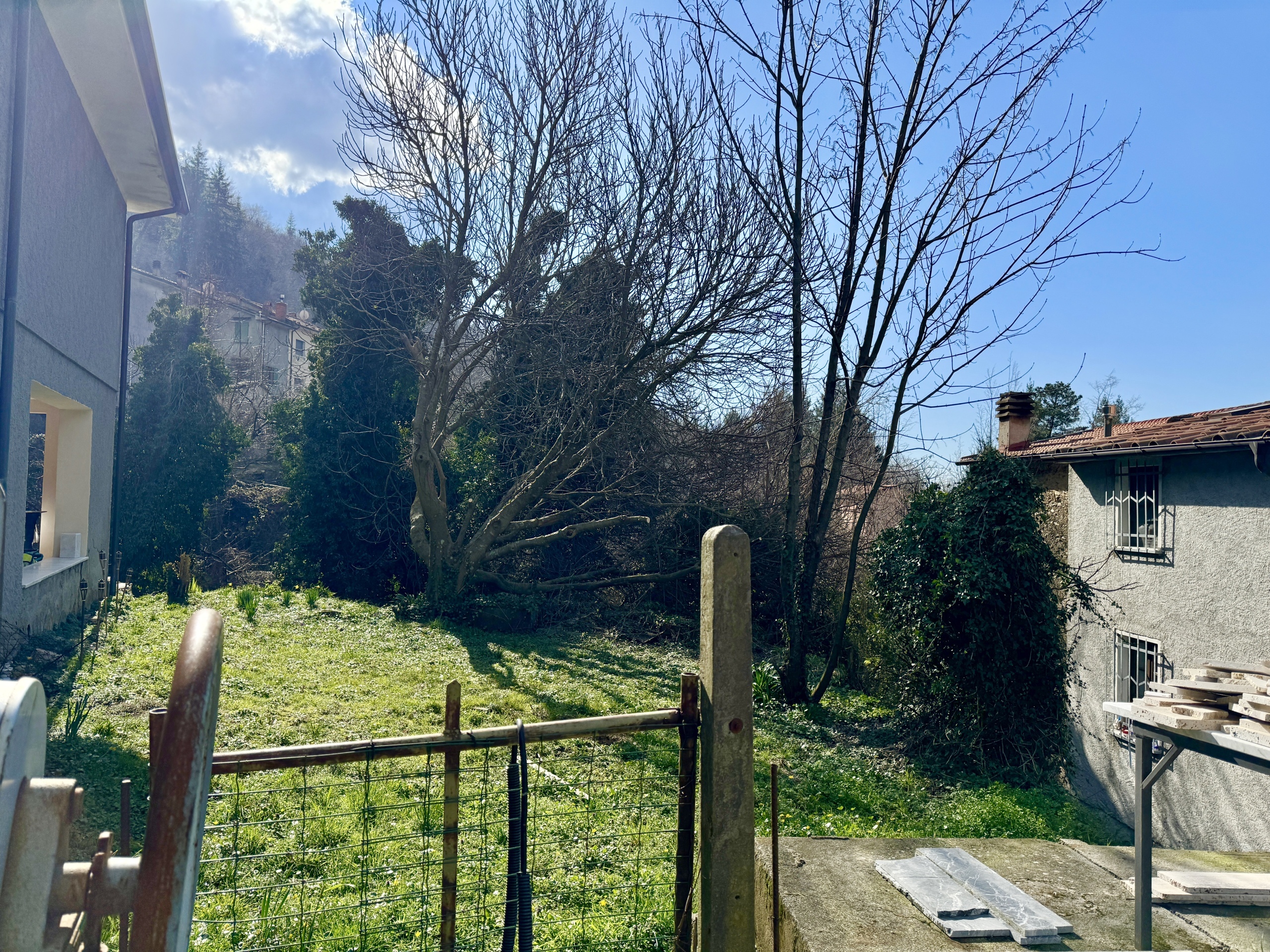 Immagine 18 di Porzione di casa in vendita  a Seravezza