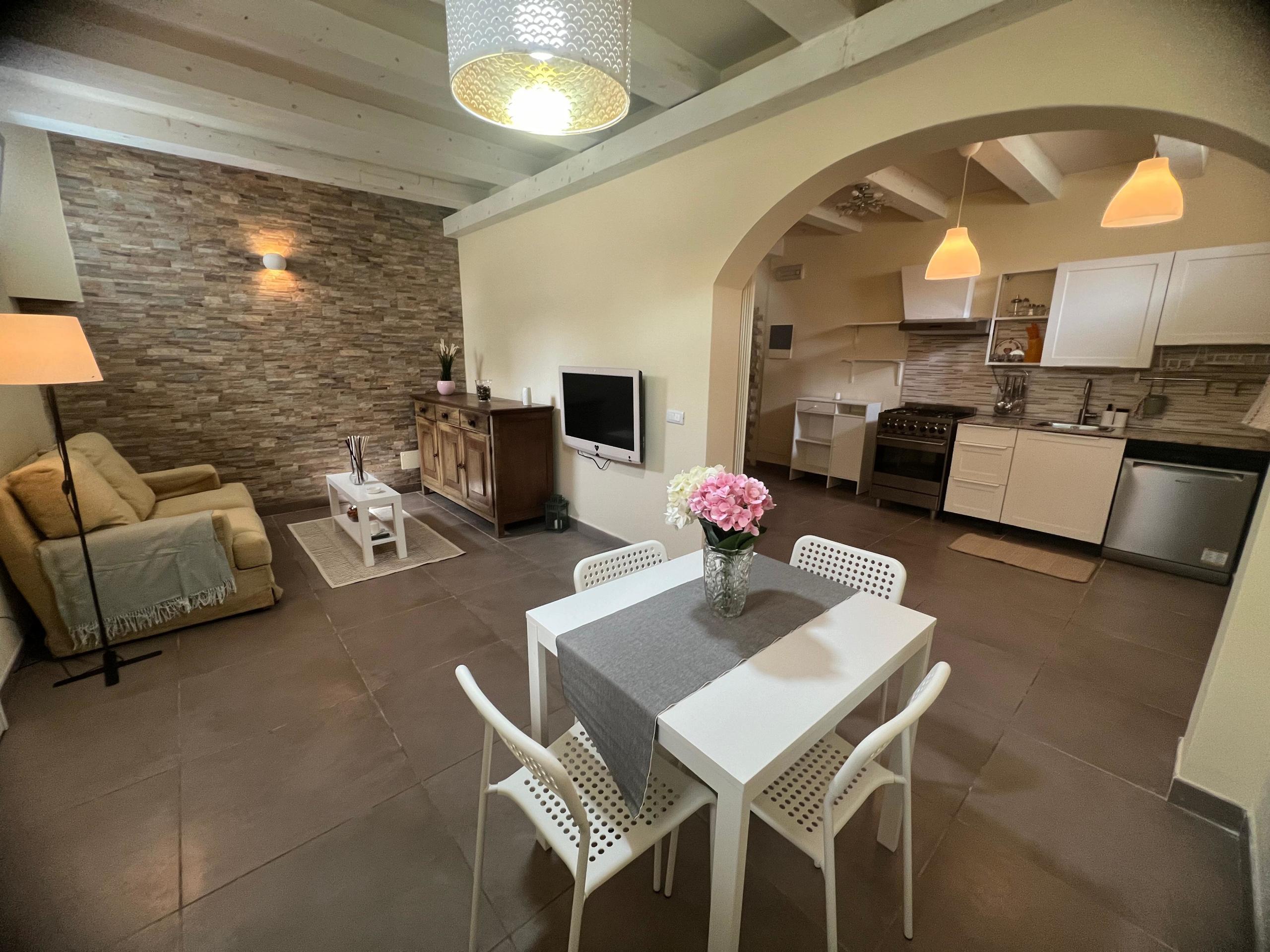 Immagine 8 di Porzione di casa in affitto  a Seravezza