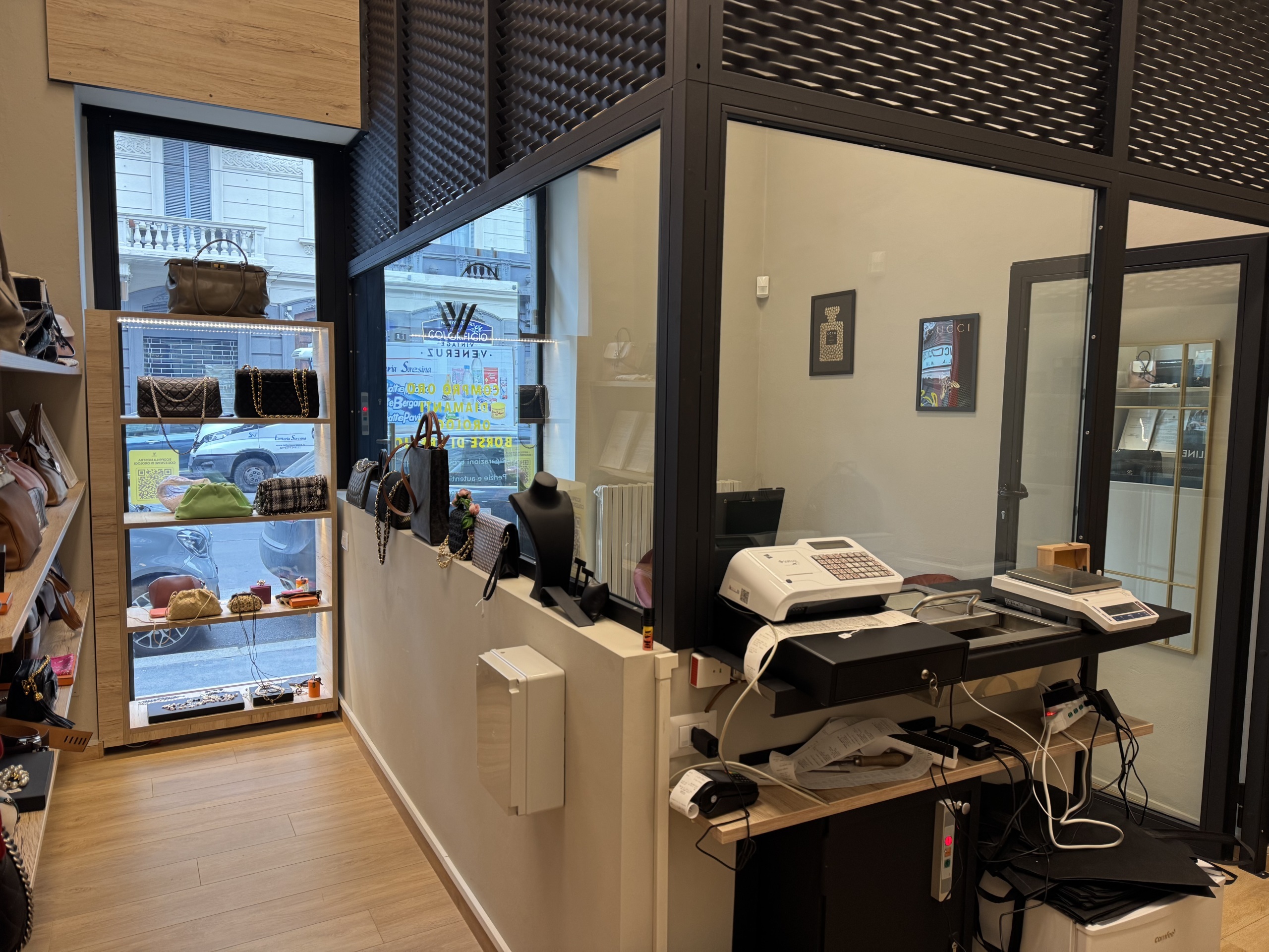 Immagine 4 di Attività commerciale in vendita  in via Plinio 12 a Milano