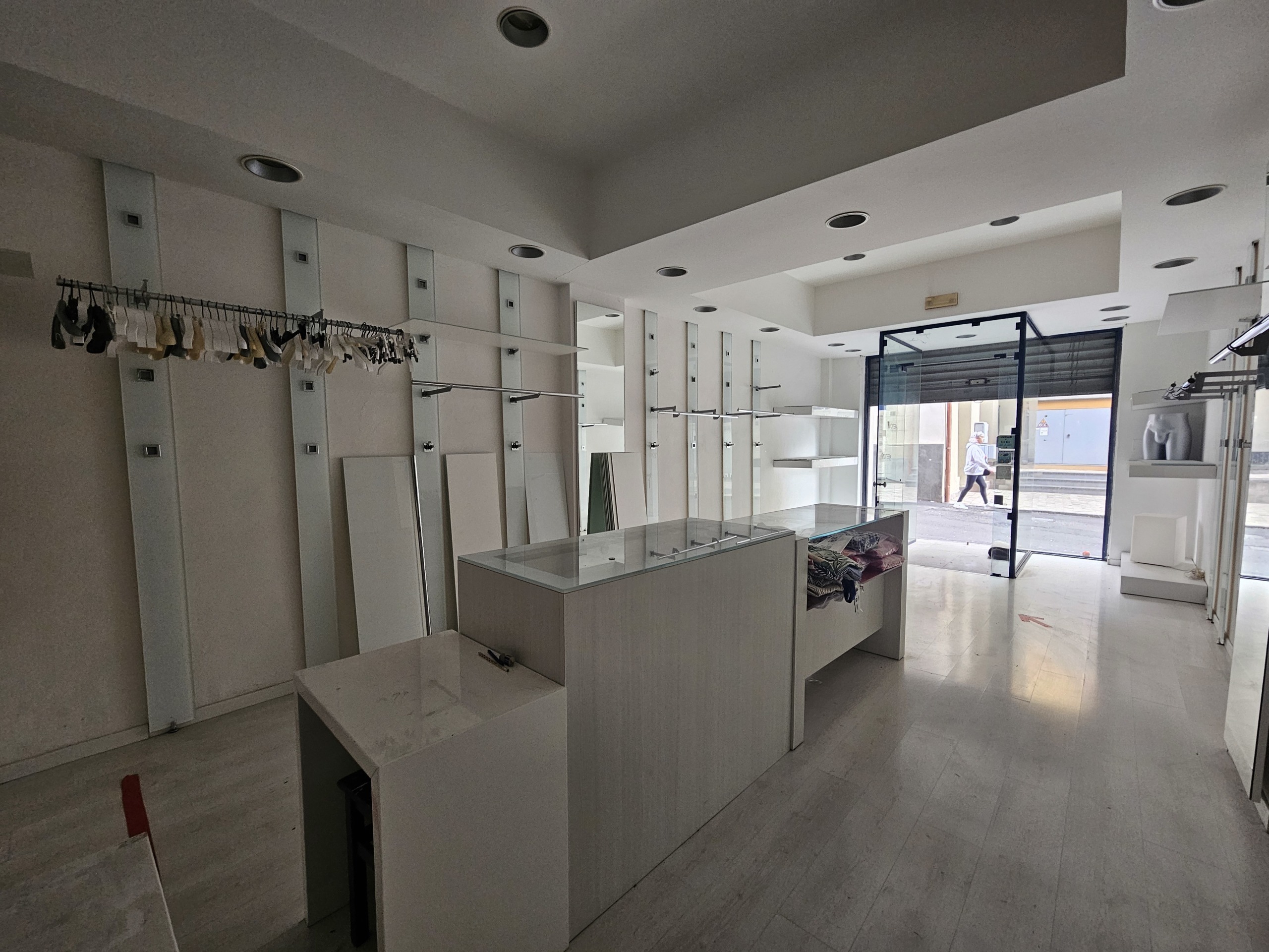 Immagine 5 di Locale commerciale in vendita  in Via Pietro Gori 32 a Sarzana