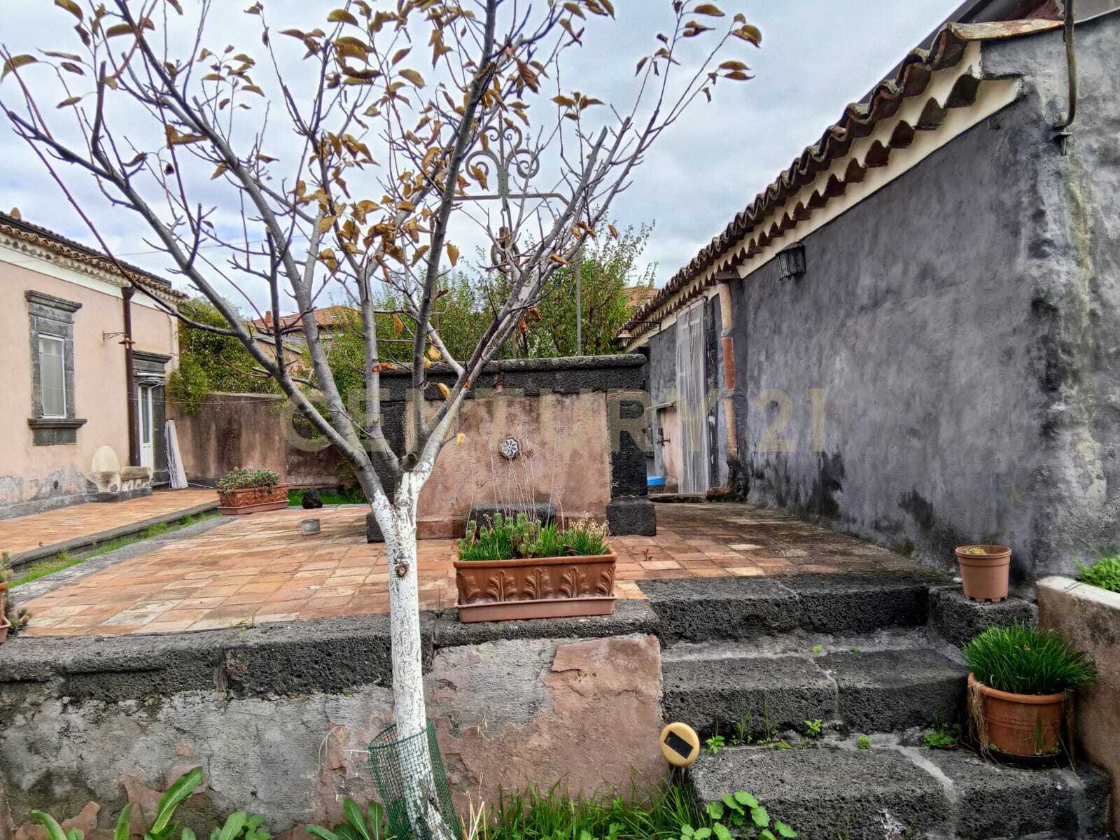 Immagine 82 di Villa in vendita  in Via Calvario 43 a Mascalucia