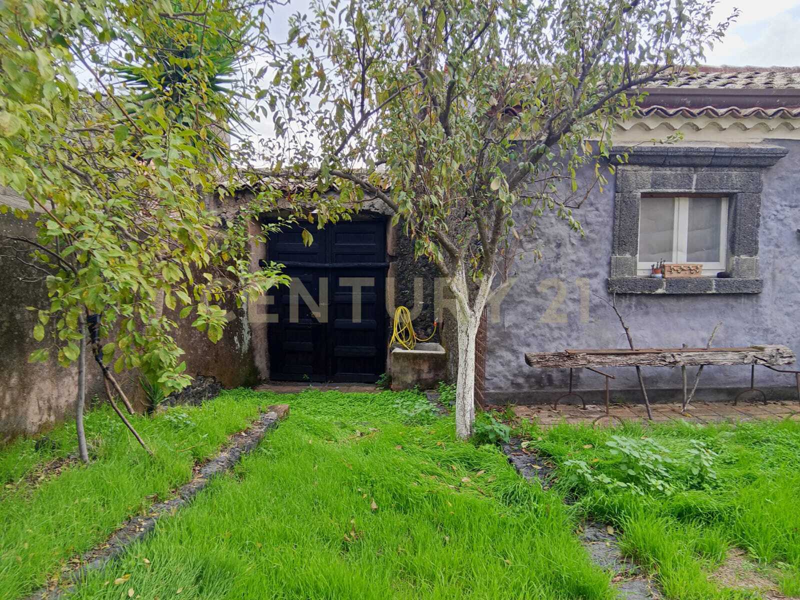 Immagine 73 di Villa in vendita  in Via Calvario 43 a Mascalucia