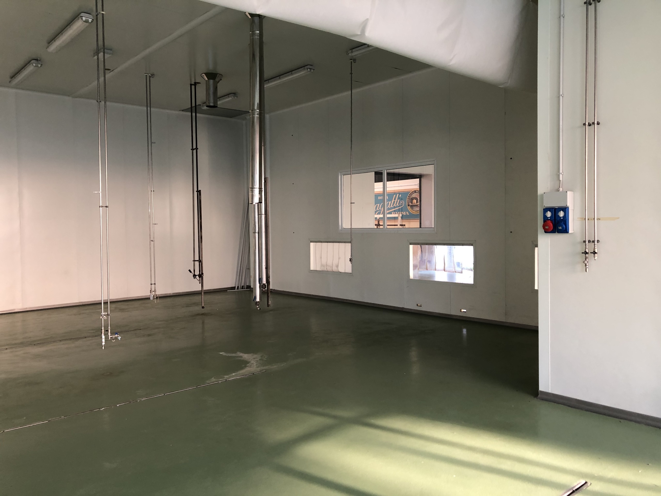 Immagine 3 di Attività artigianale in vendita  a Parma