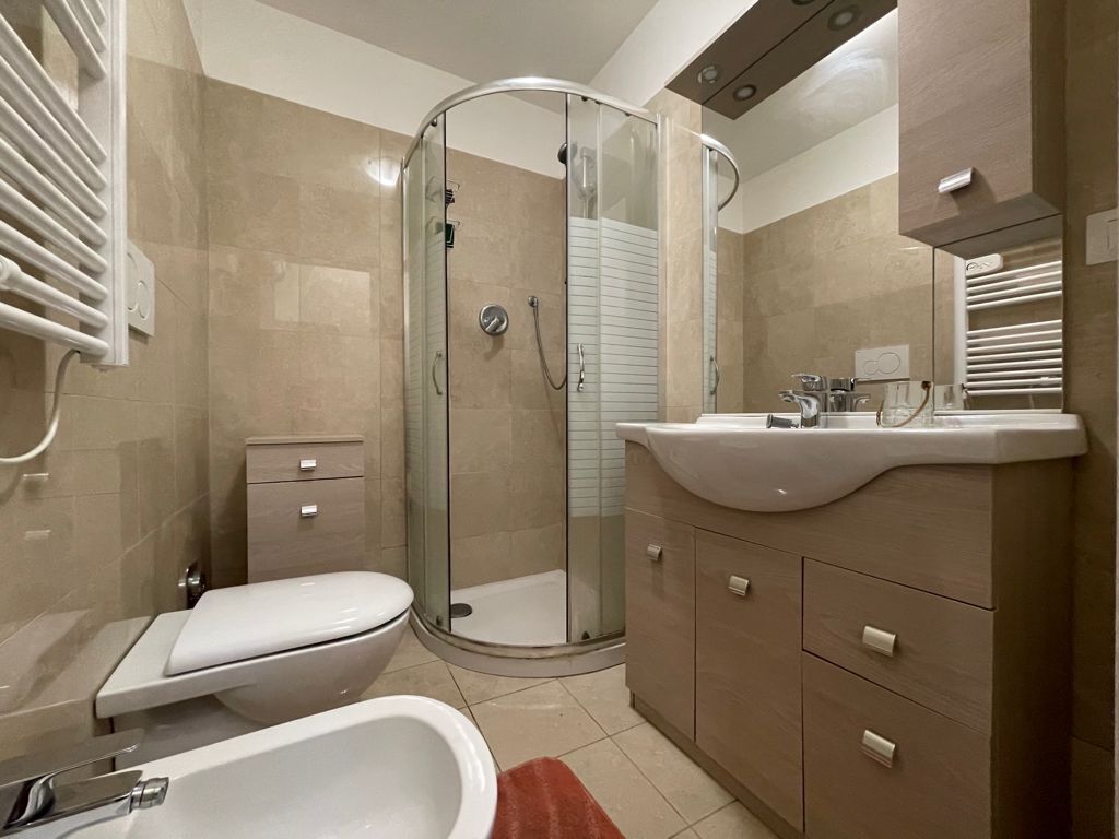 Immagine 7 di Palazzo in vendita  a Torino